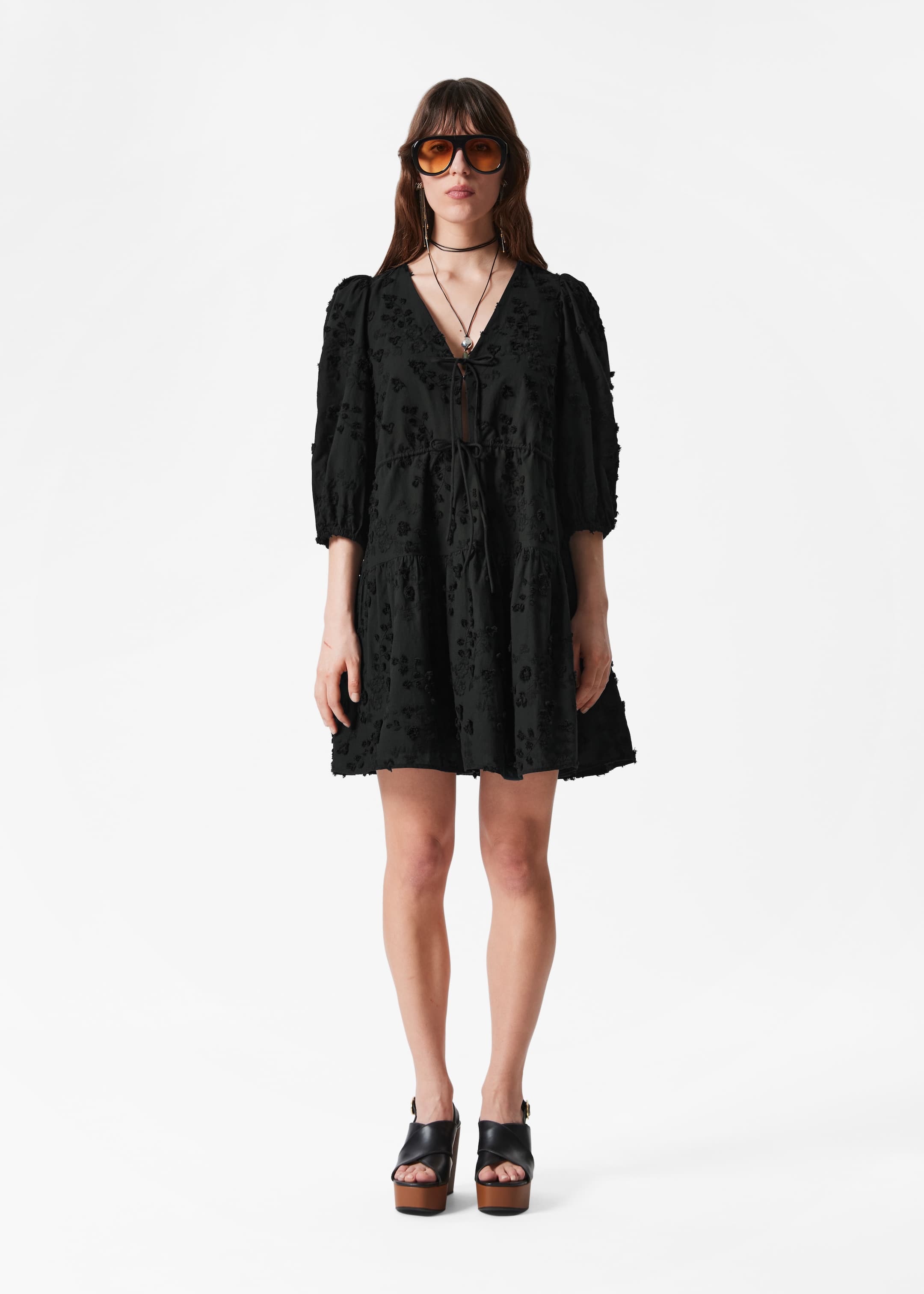 Agrandir l'image: Robe courte brodée - Noir - FEMME | H&M FR 1