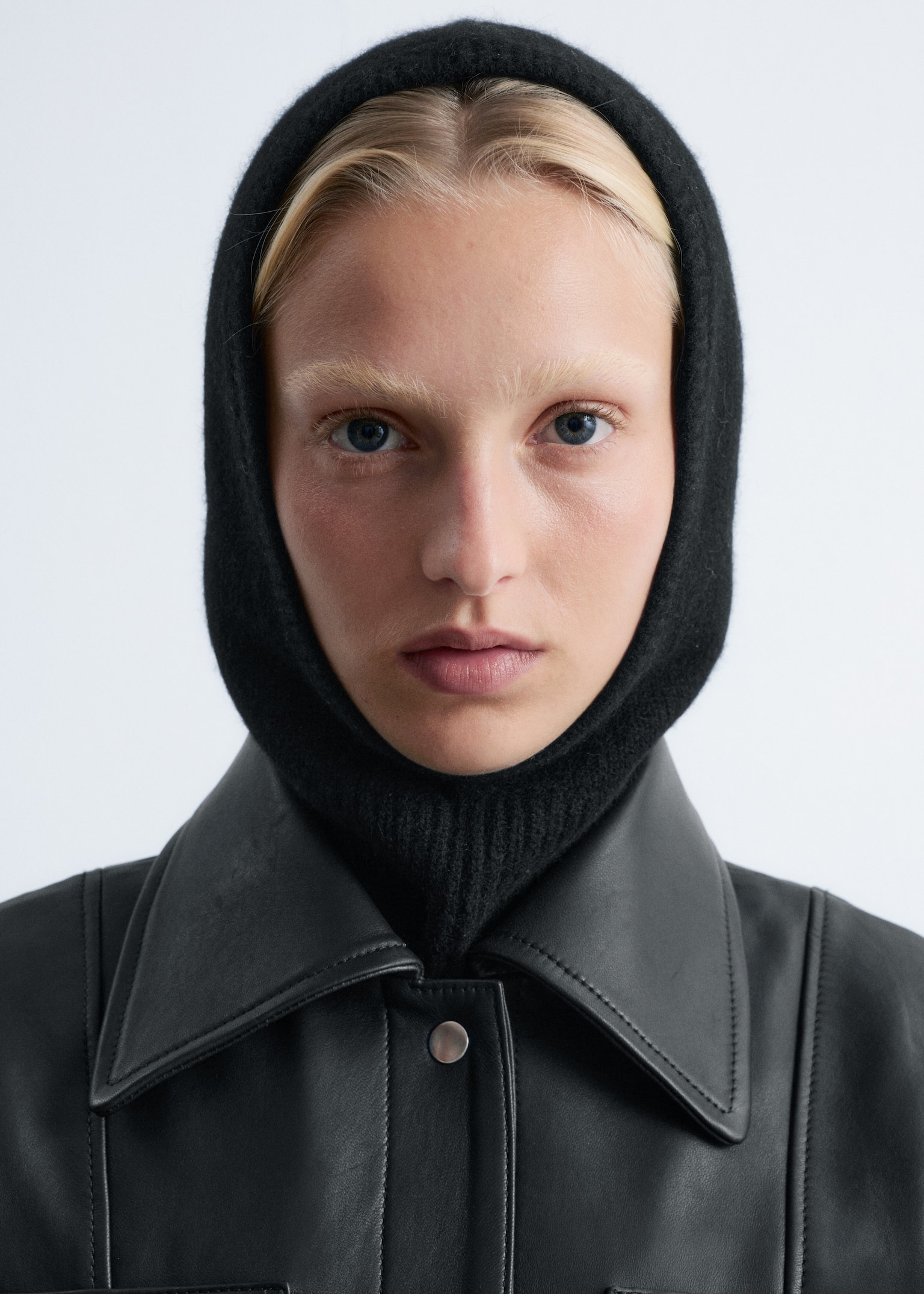 Fitted Cashmere Hood - Negru/Maro închis/Mole