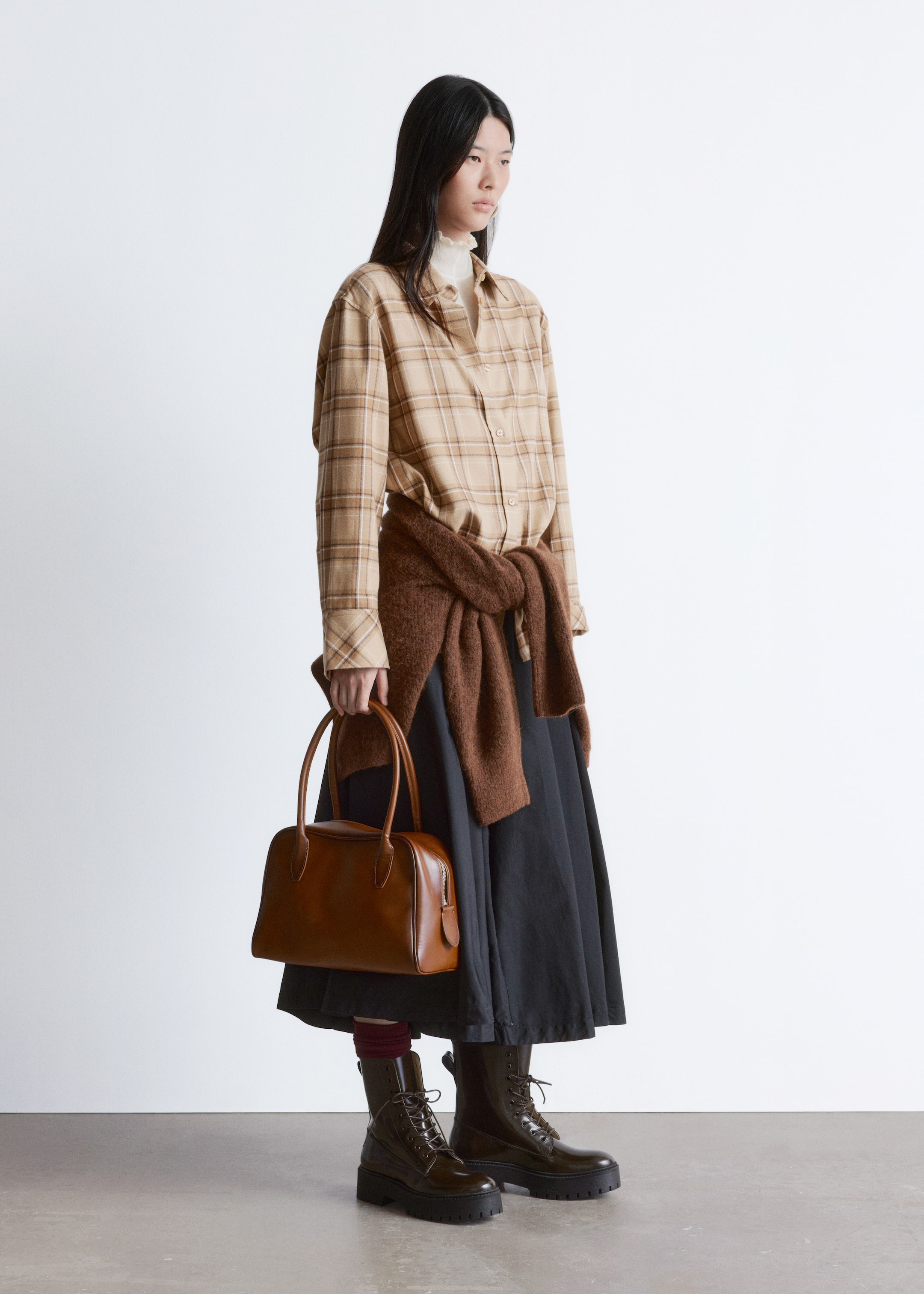 Näytä suurempi kuva: Ylisuuri paitapusero - Beigeruudullinen - NAISET | H&M FI 1