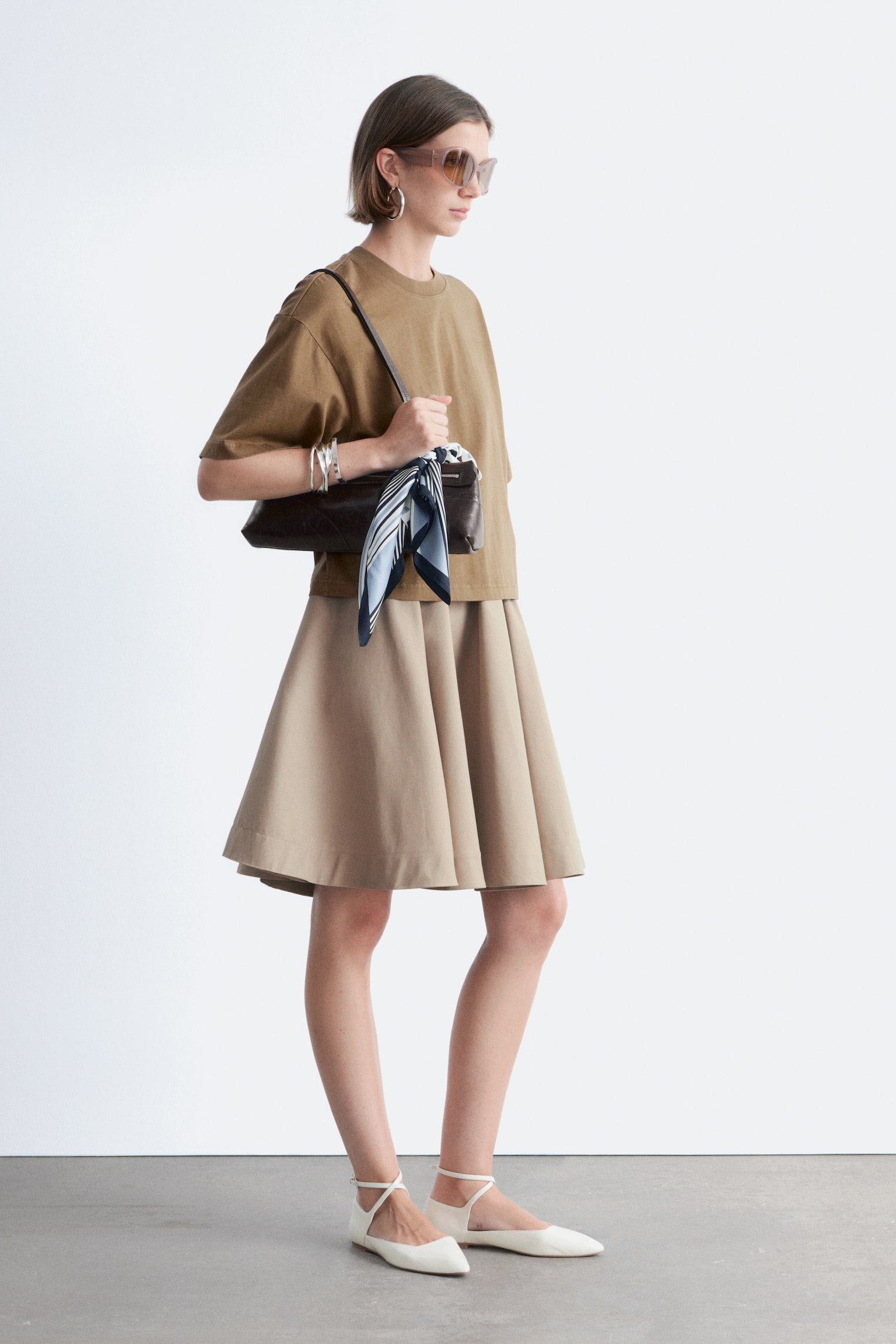 טי-שירט בגזרה מרובעת - חום/White/אפור/שחור - 5