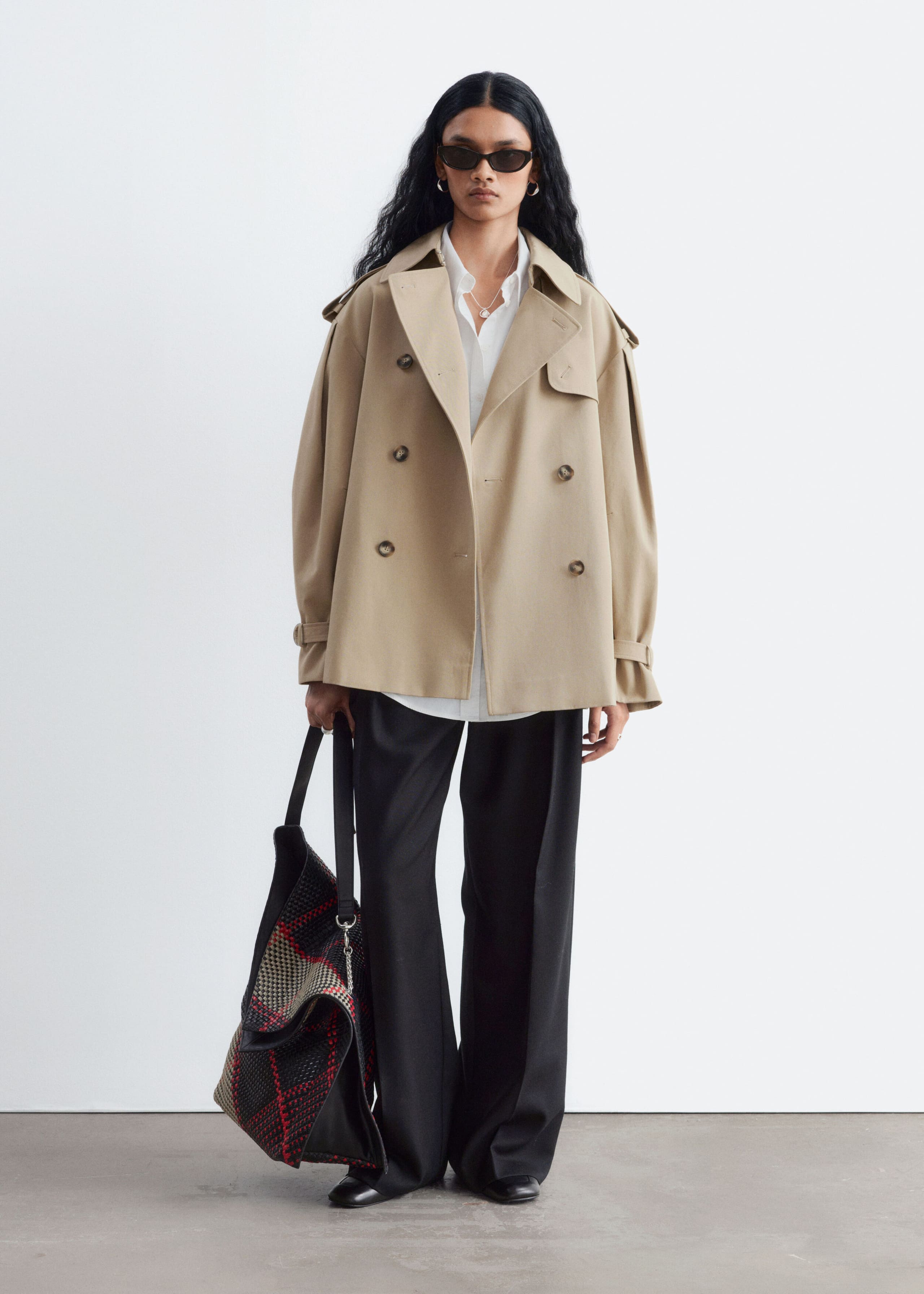 Kurzer Trenchcoat - Beige - Lookbook