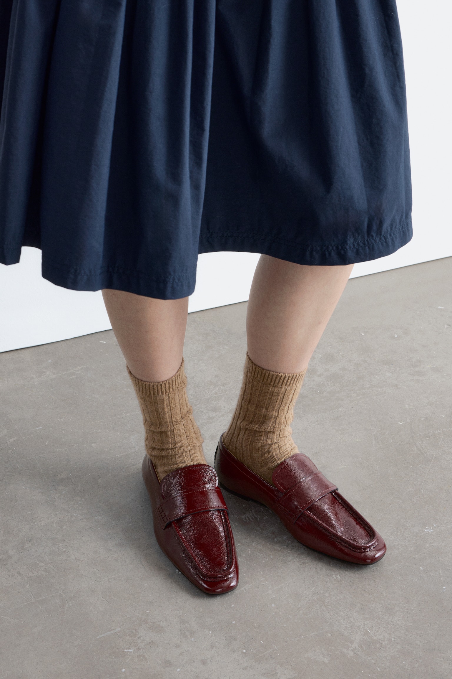 Loafers i læder med lige tå - Mørkerød/Sort - 1