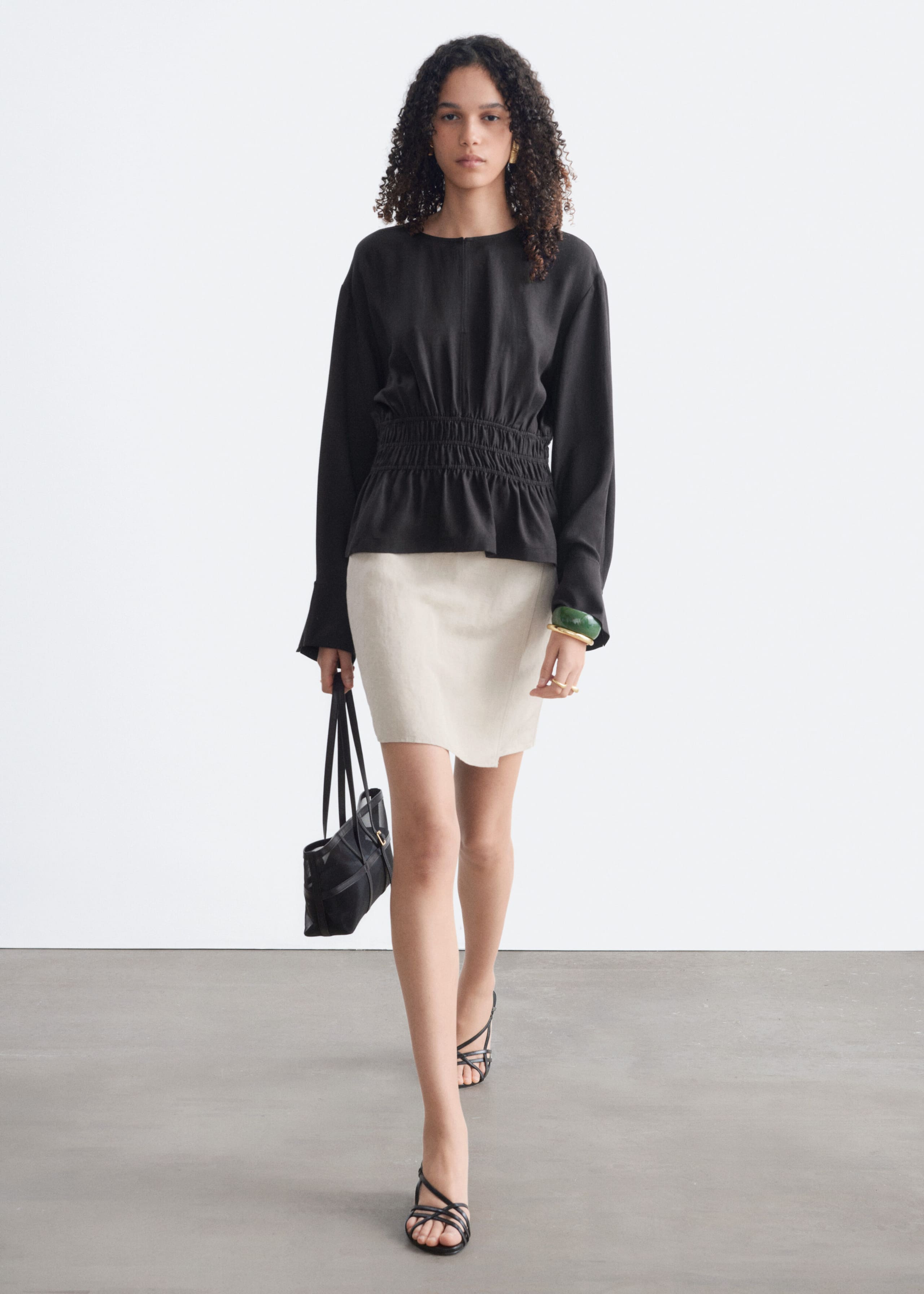 Lniana bluzka z marszczeniem w talii – Czarny – Lookbook