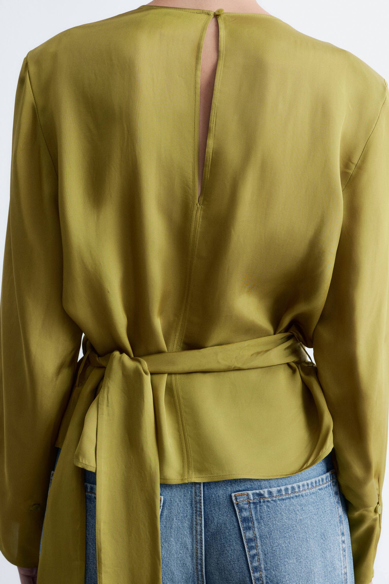 Rynket bluse med bindebælte - Olivengrøn/Hvid/diagonale striber - 6