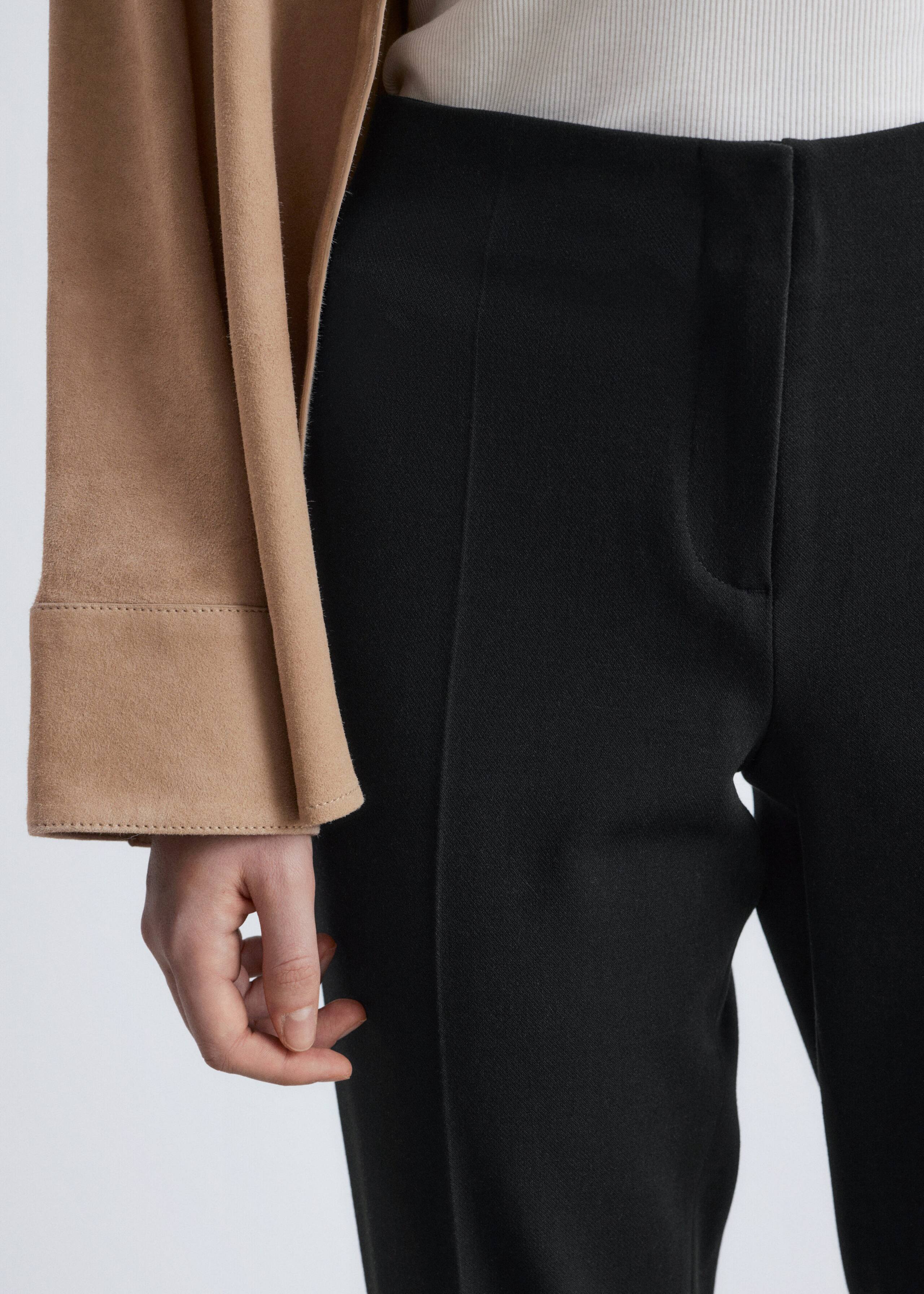 Image of Pantaloni sartoriali con pieghe pressate