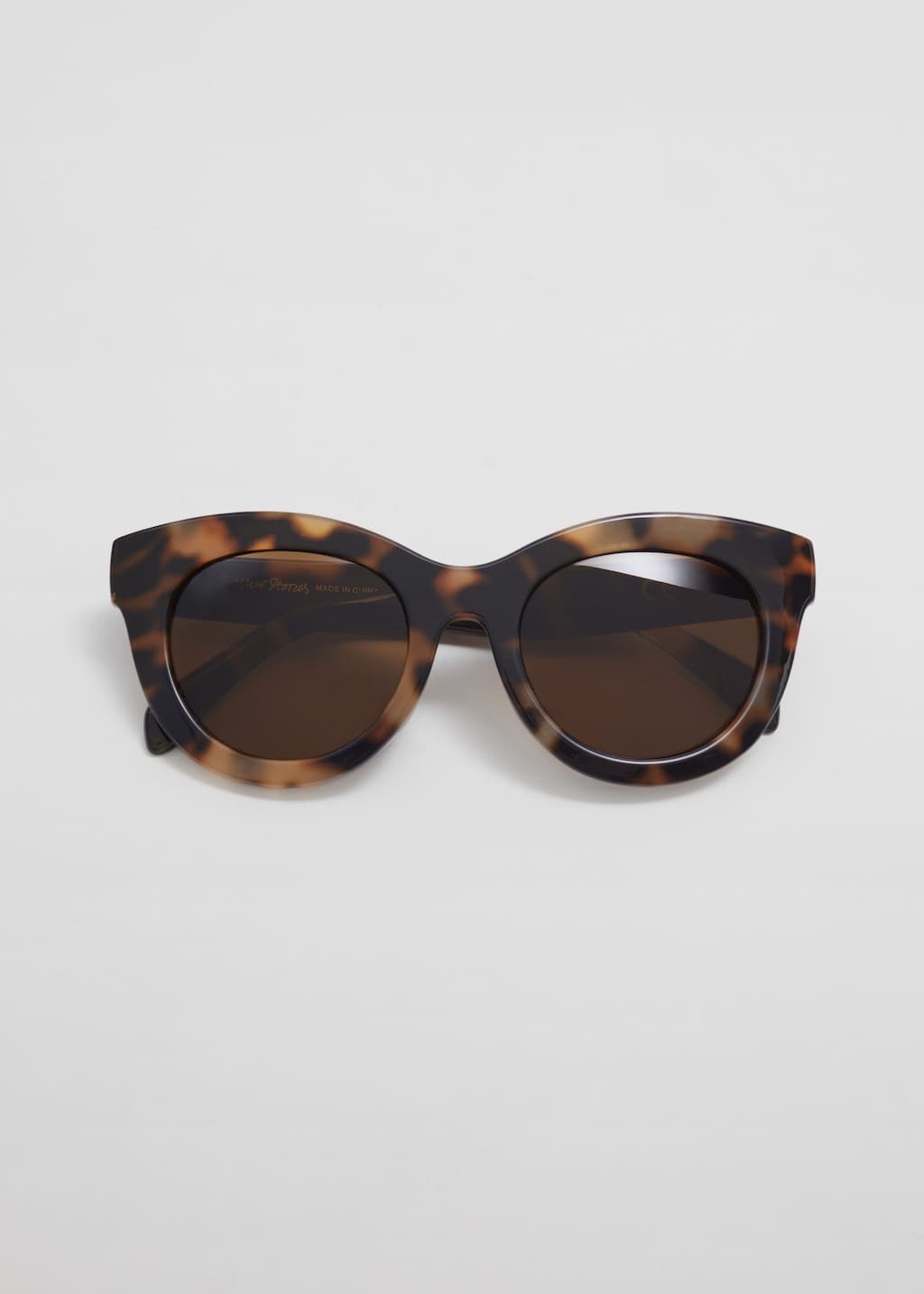 OversizedRoundLensSunglasses – Brown – Martwa natura