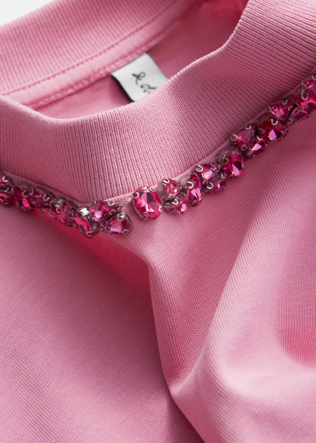 Camiseta adornada - {{variantName}} - Detalle descriptivo
