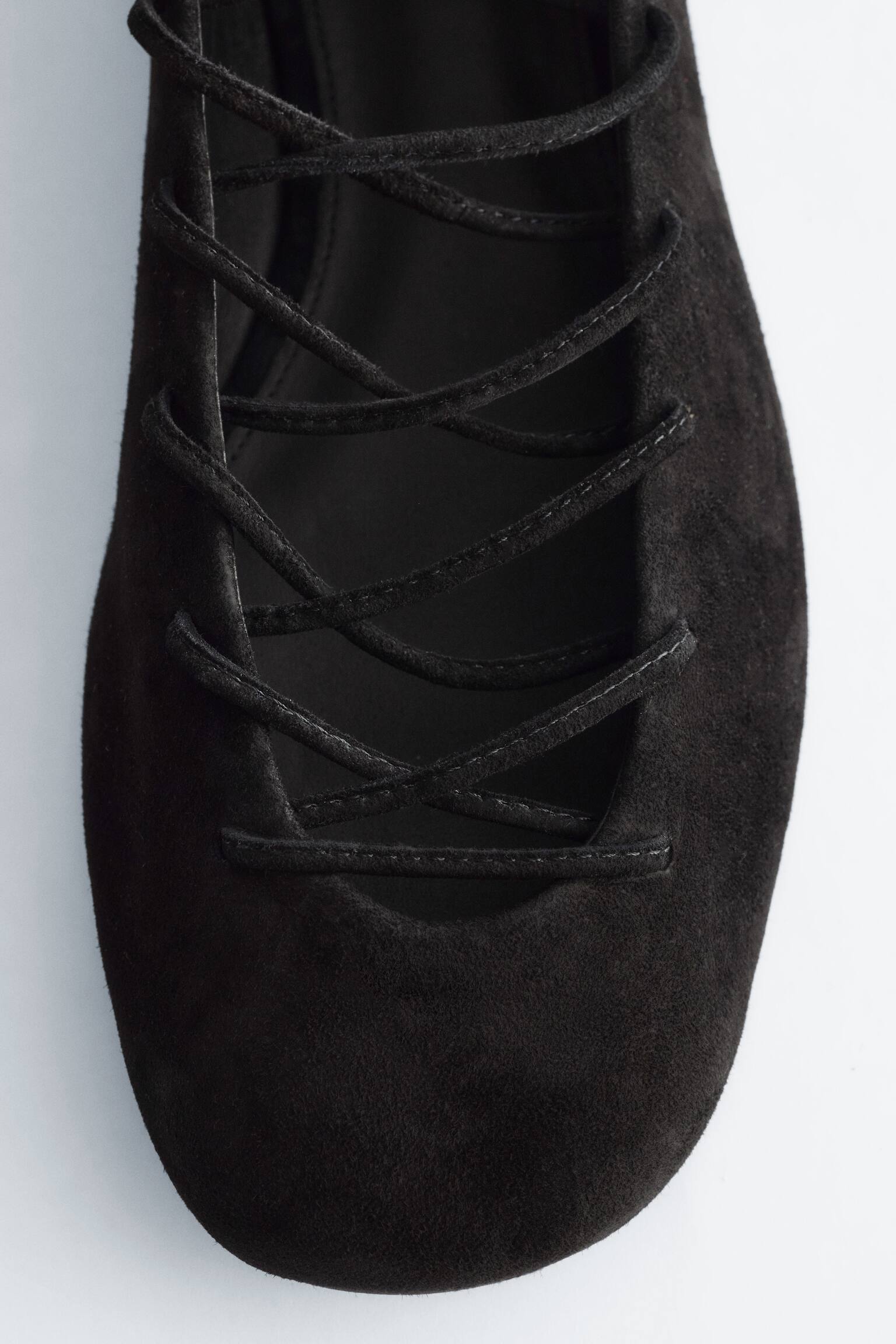 Кожени балерини с връзки - Черно/Бяло - 3