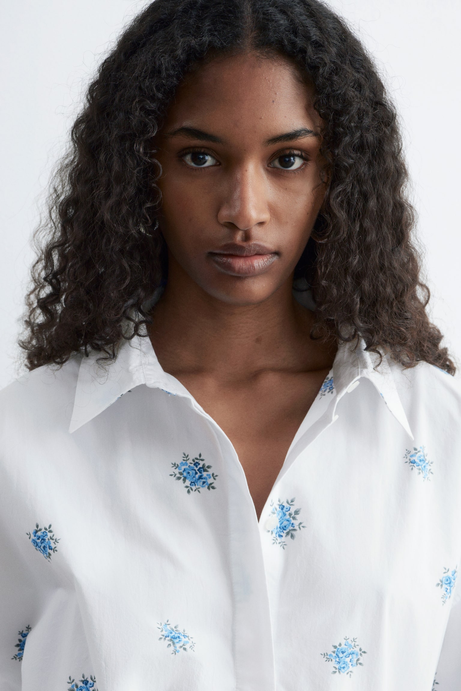 Robe-chemise courte oversize - Blanc / Motif floral bleu/Rayures fines gris/blanc - 5