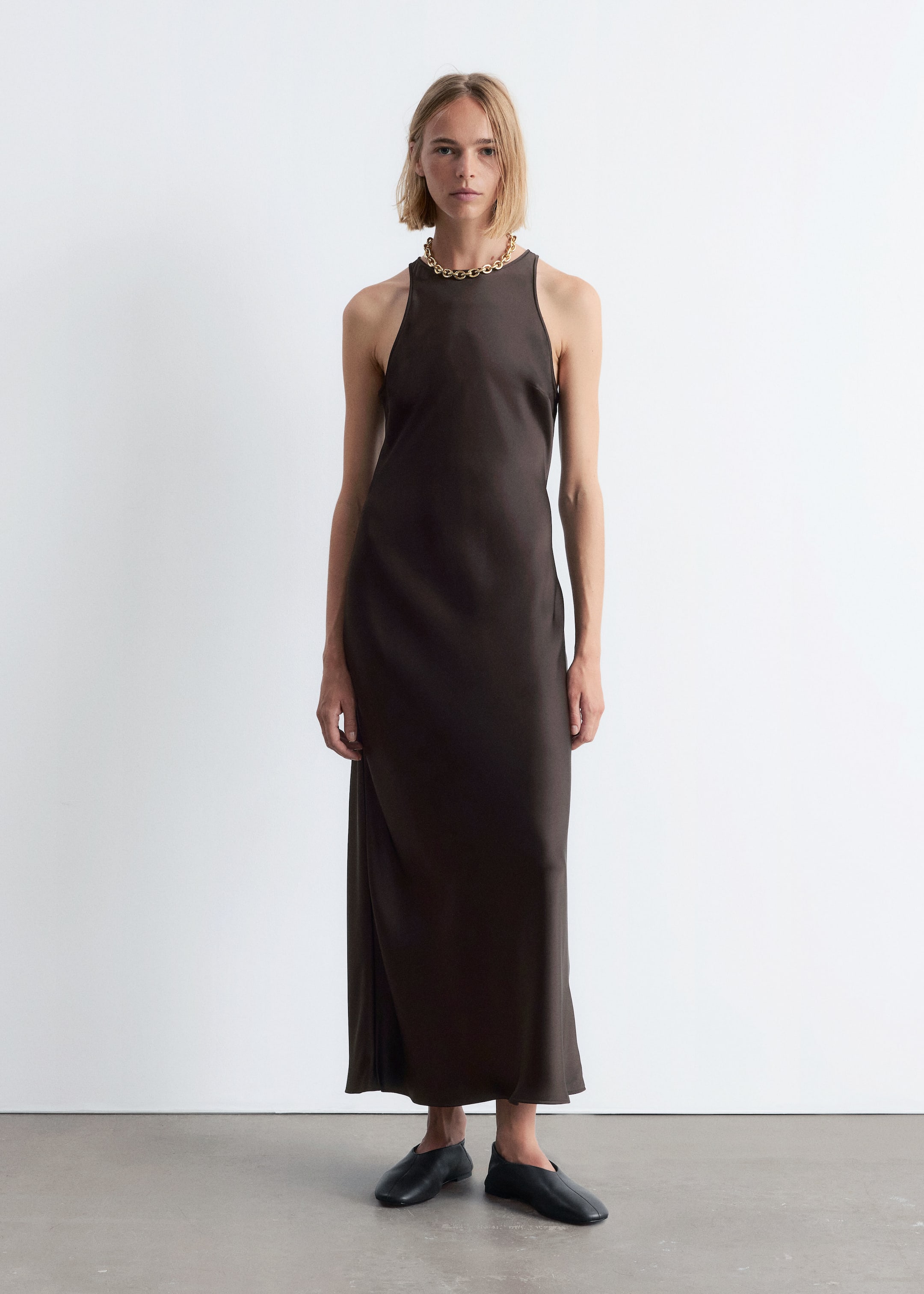 Zobacz większy obraz: Sleeveless Satin Midi Dress - Ciemnobrązowy - ONA | H&M PL 1