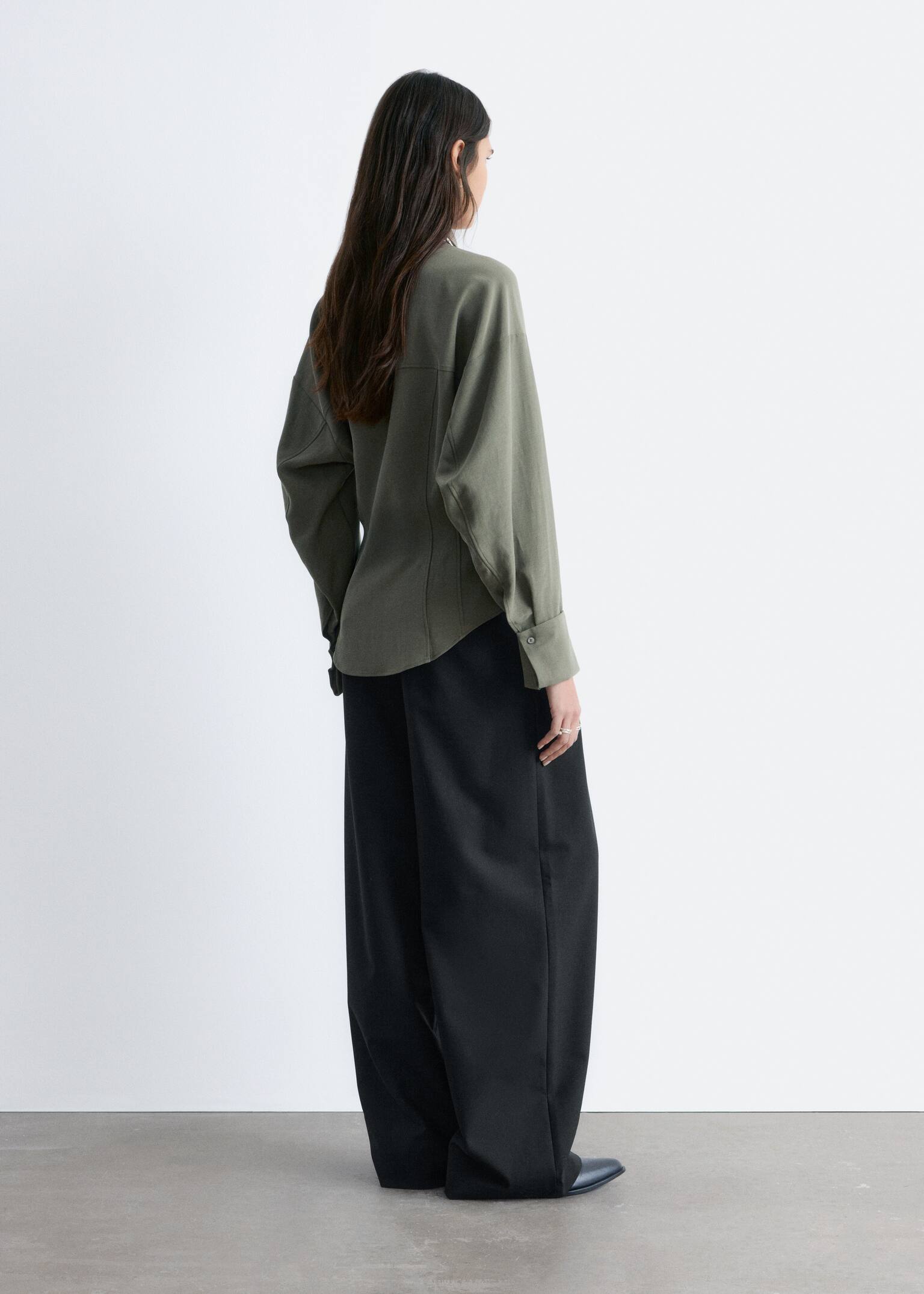 Figursyet skjorte med ballonærmer - Mørk kakigrøn/Sort - 5