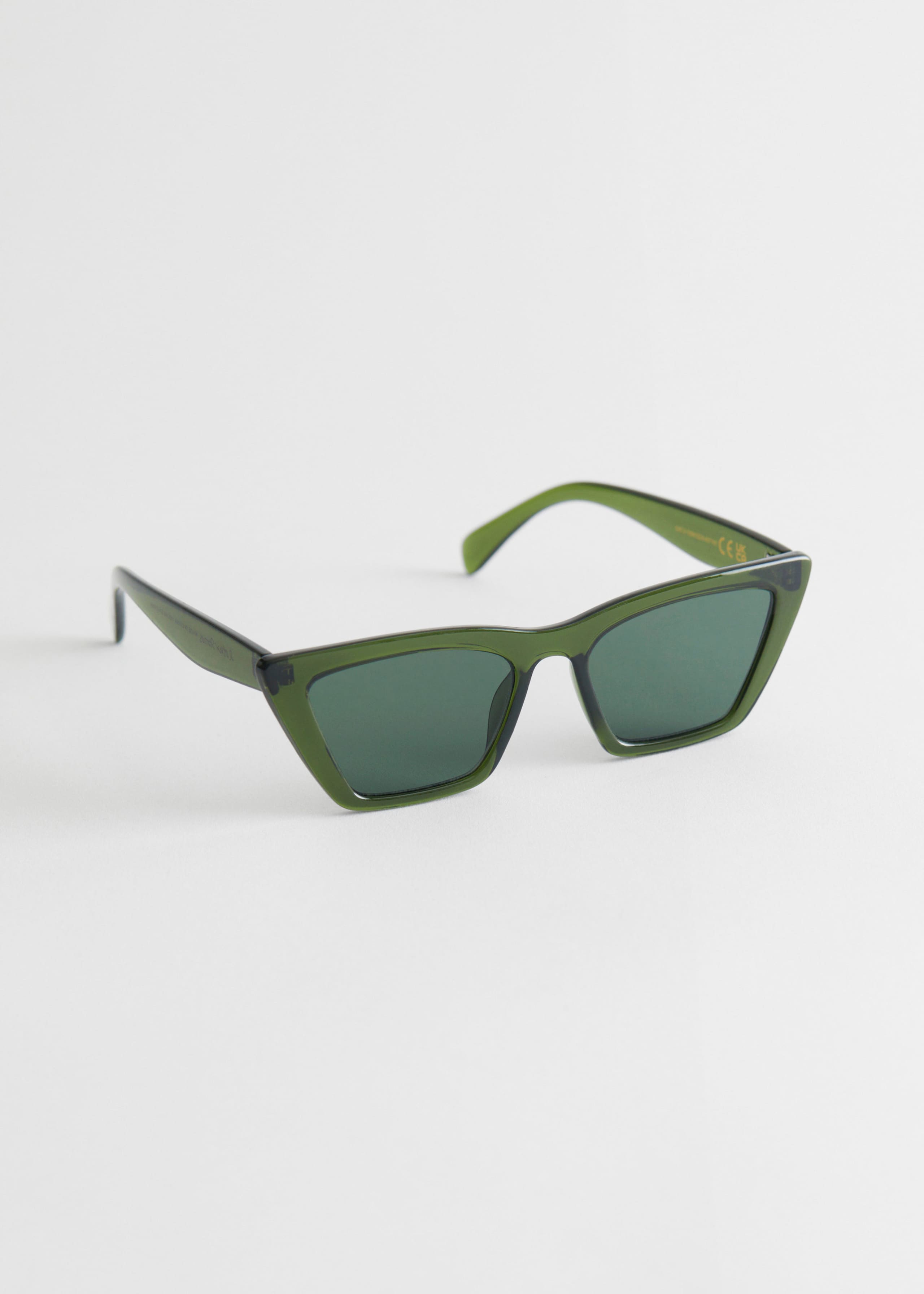 AngularCatEyeSunglasses - Bottle Green - Bodegón