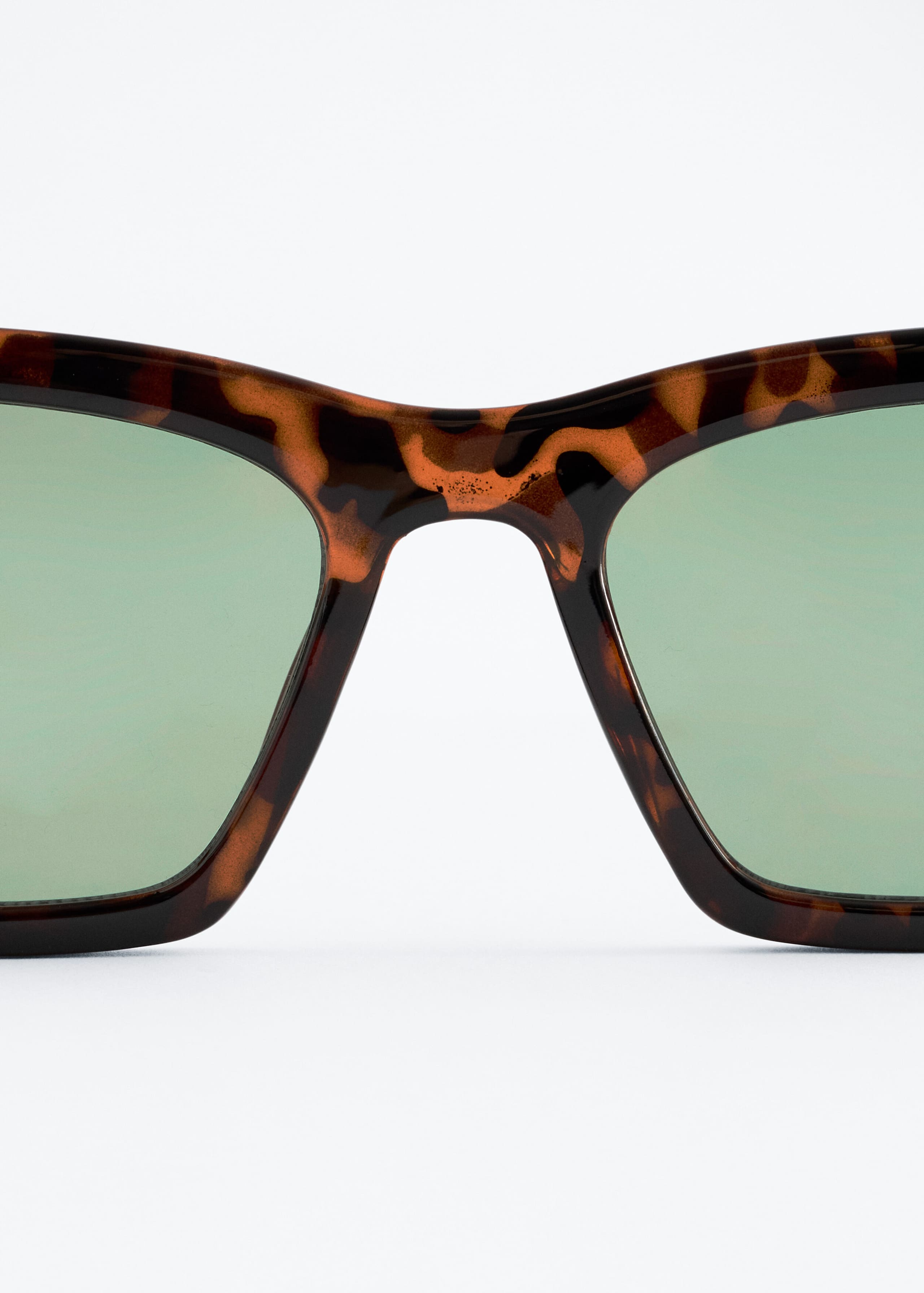 Angular Cat Eye Sunglasses - {{variantName}} - Descriptive Detail