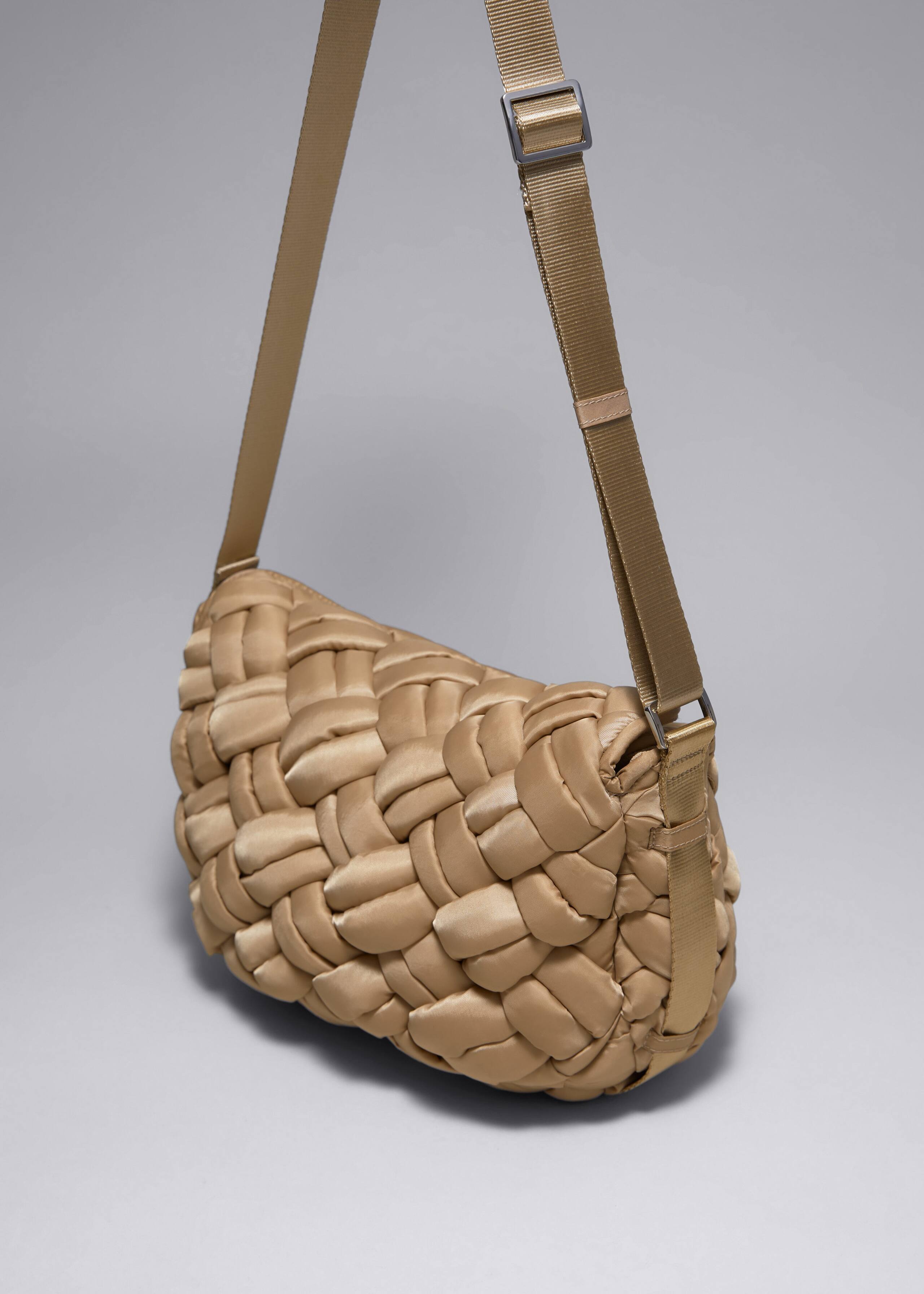 Geflochtene Schultertasche aus Nylon - {{variantName}} - Beschreibendes Detail