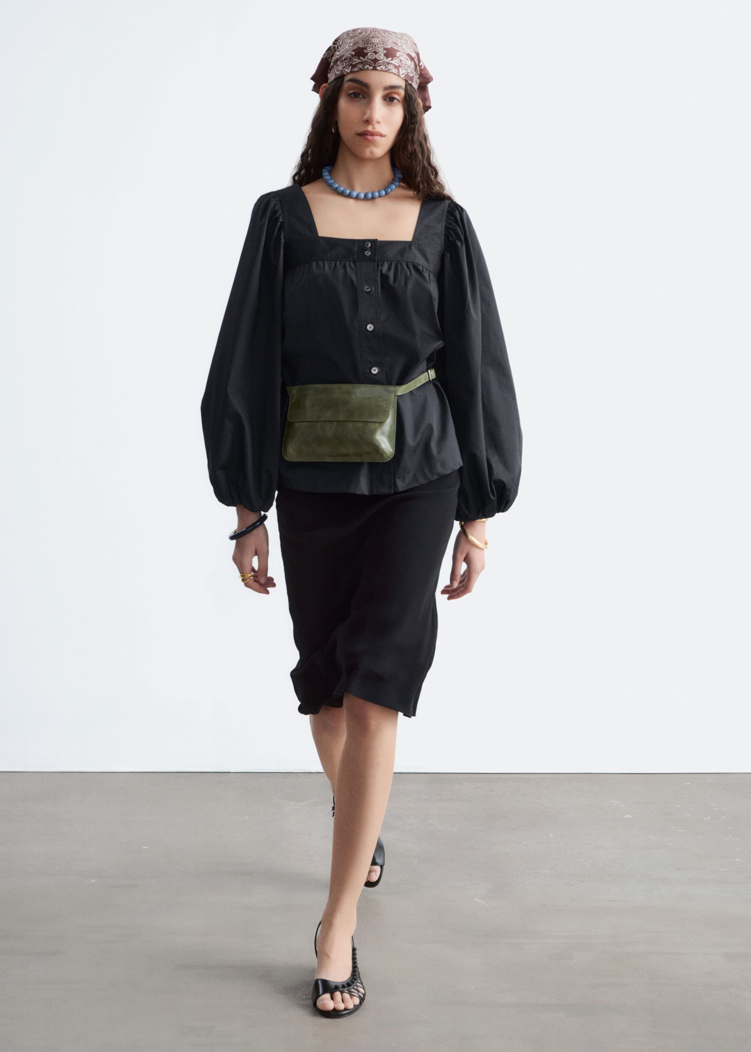 Bluse mit Karree-Ausschnitt - Schwarz - Lookbook