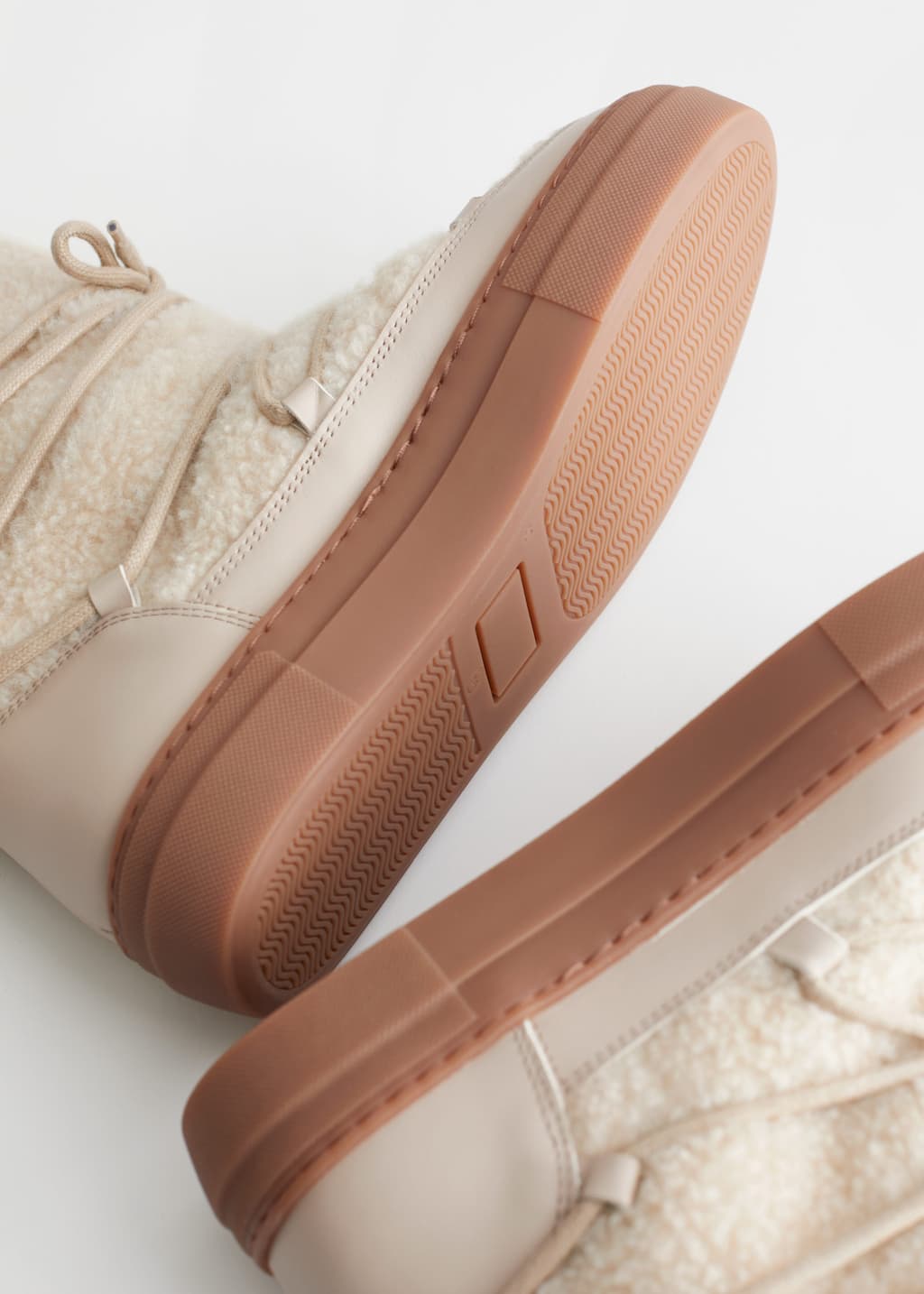 LaceUp Snow Boots - {{variantName}} - Descrizione dettagliata