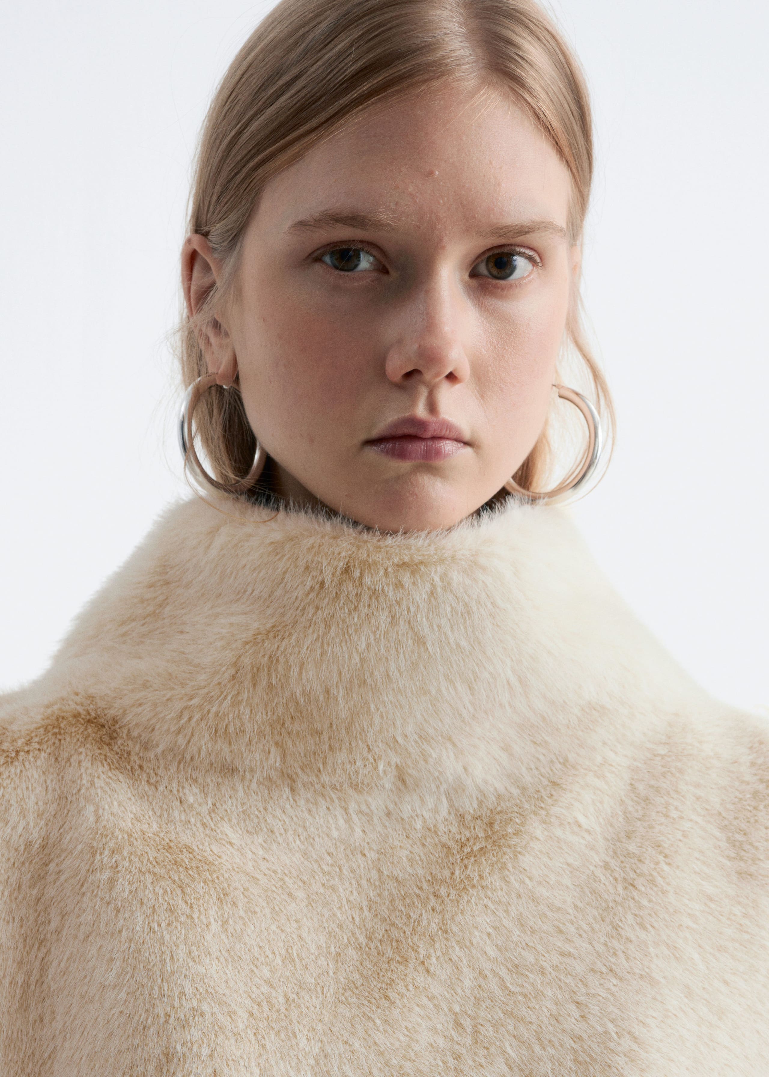 Image of Faux Fur Bib Collar