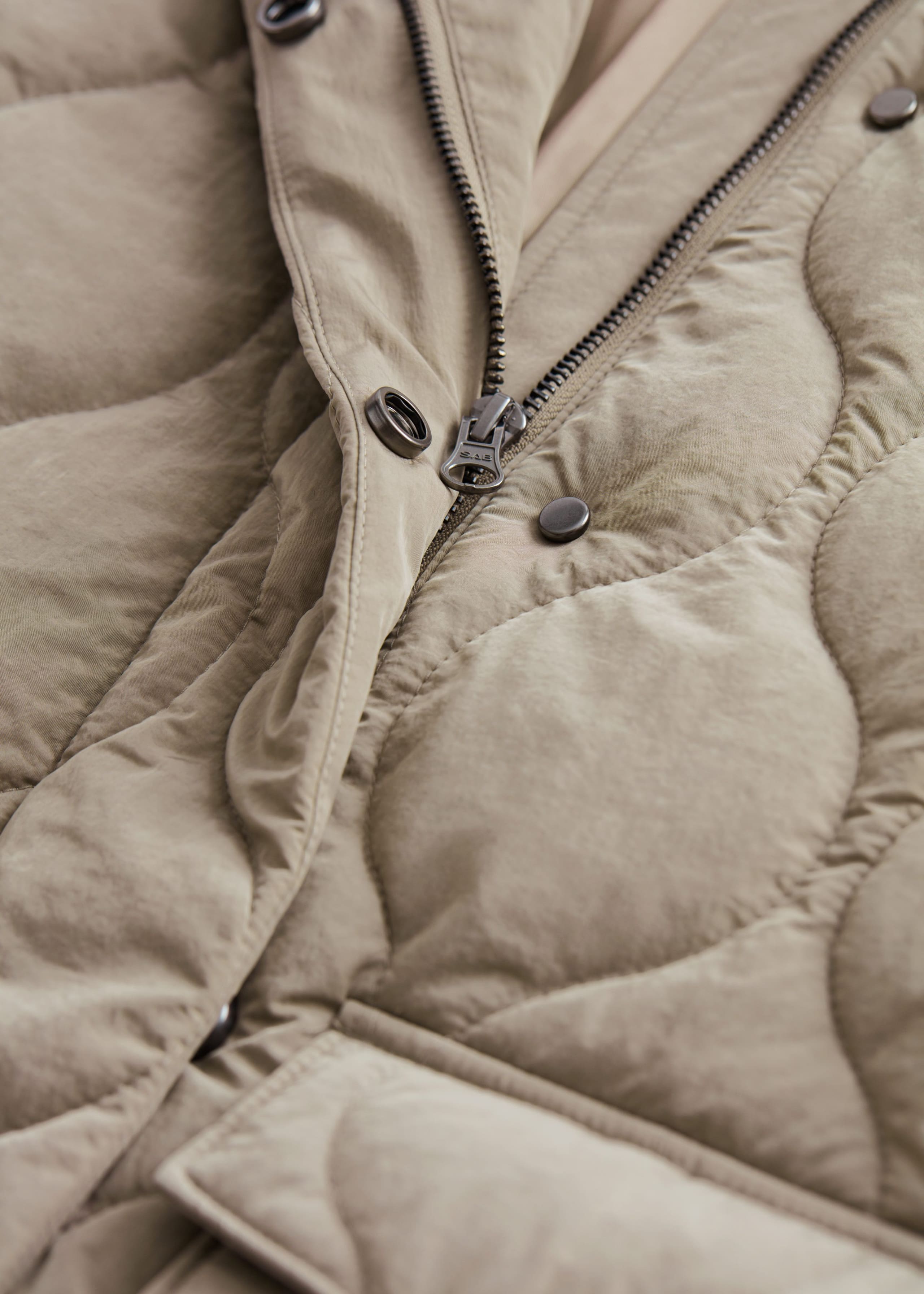 OversizedWaveQuiltedJacket - {{variantName}} - Detalle descriptivo