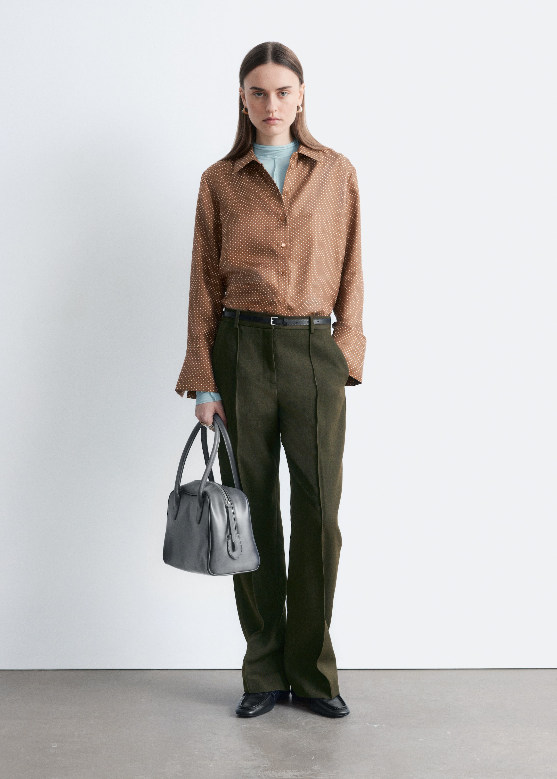 Ver imagen más grande: Camisa de seda de silueta relajada - Marrón/Puntos blancos - MUJER | H&M ES 1