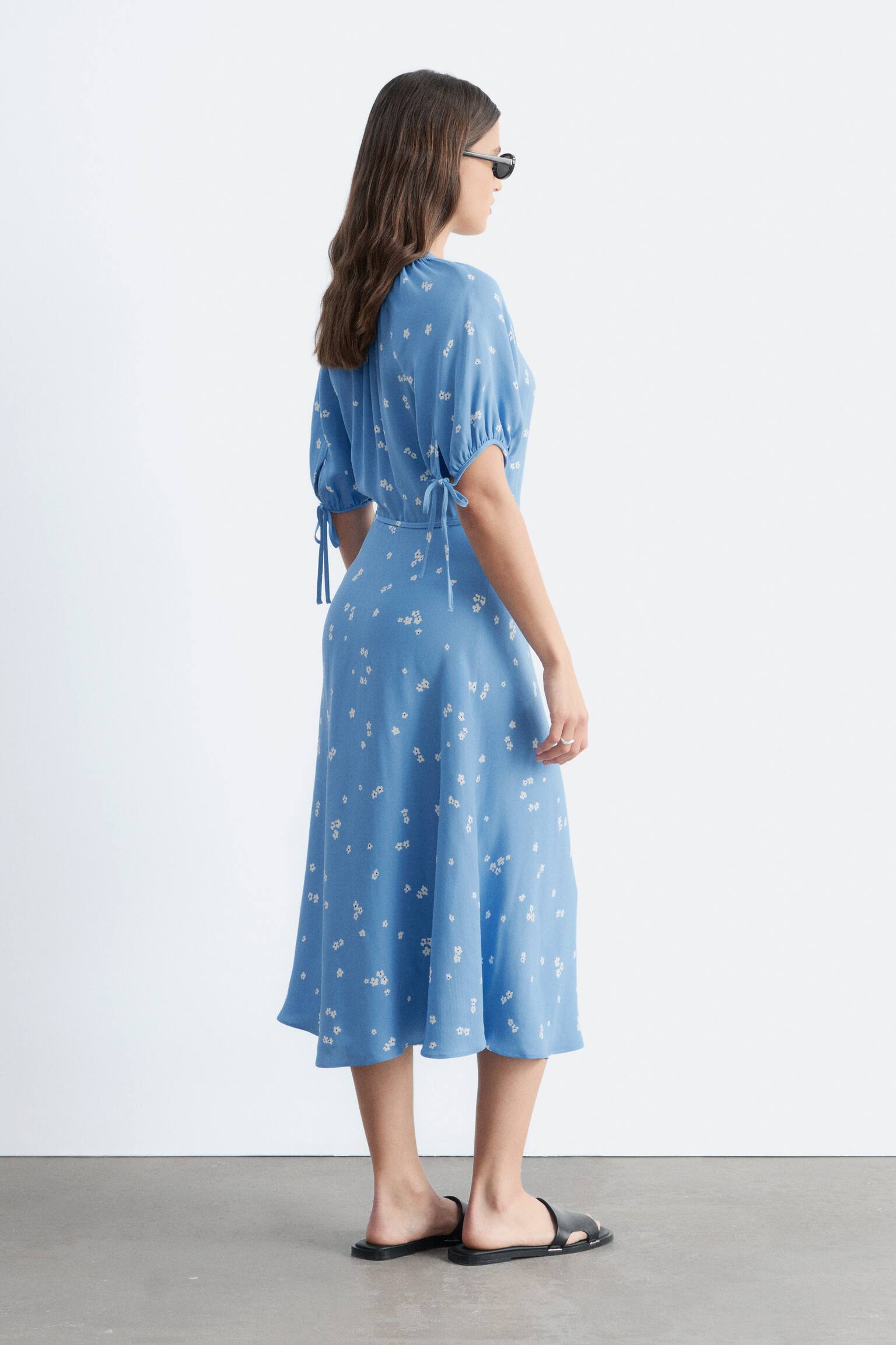 Midikjole med knyting i midjen-Blå/blomster - 4
