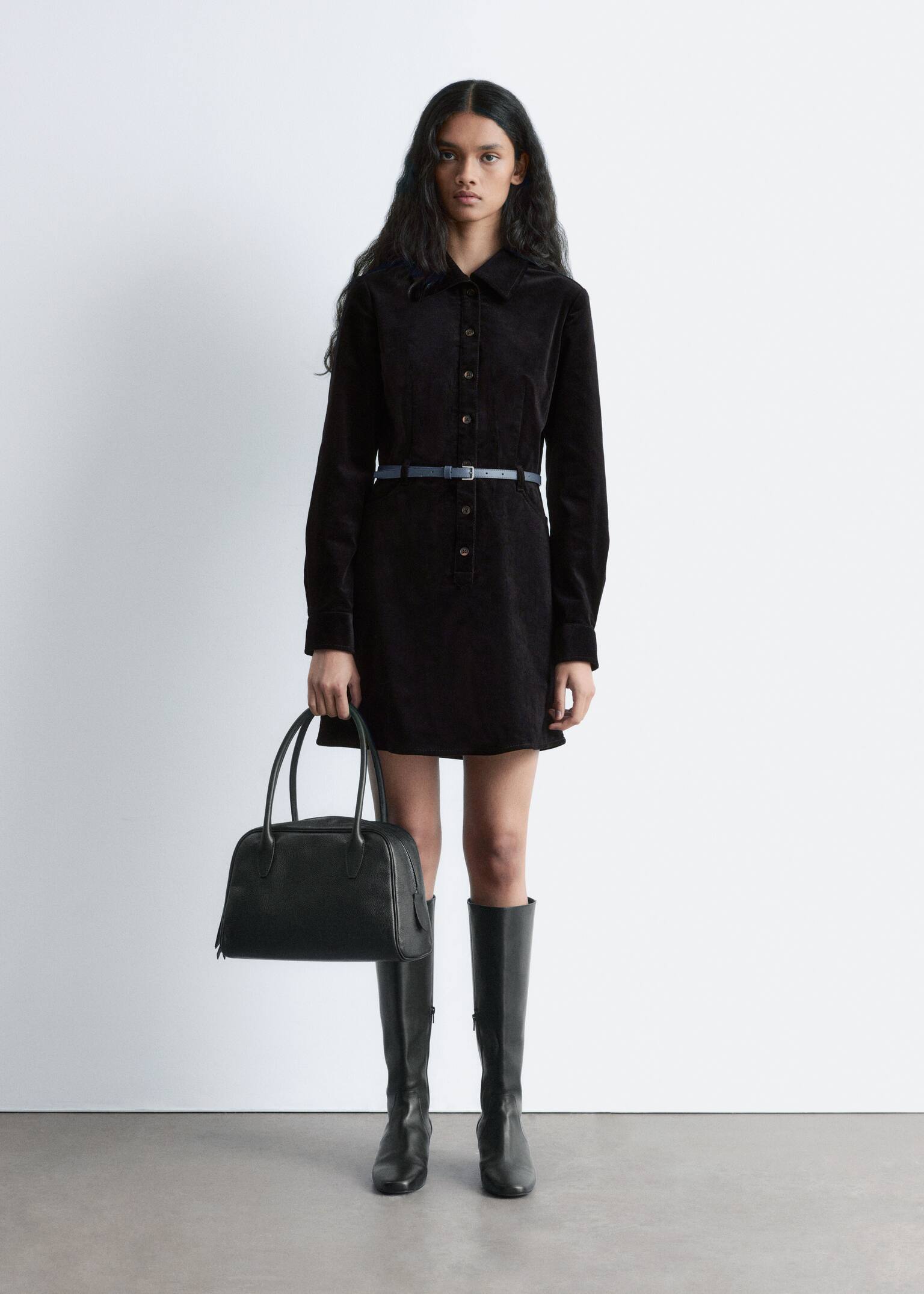 Mini-jurk van fluweel met riem - Zwart - 5