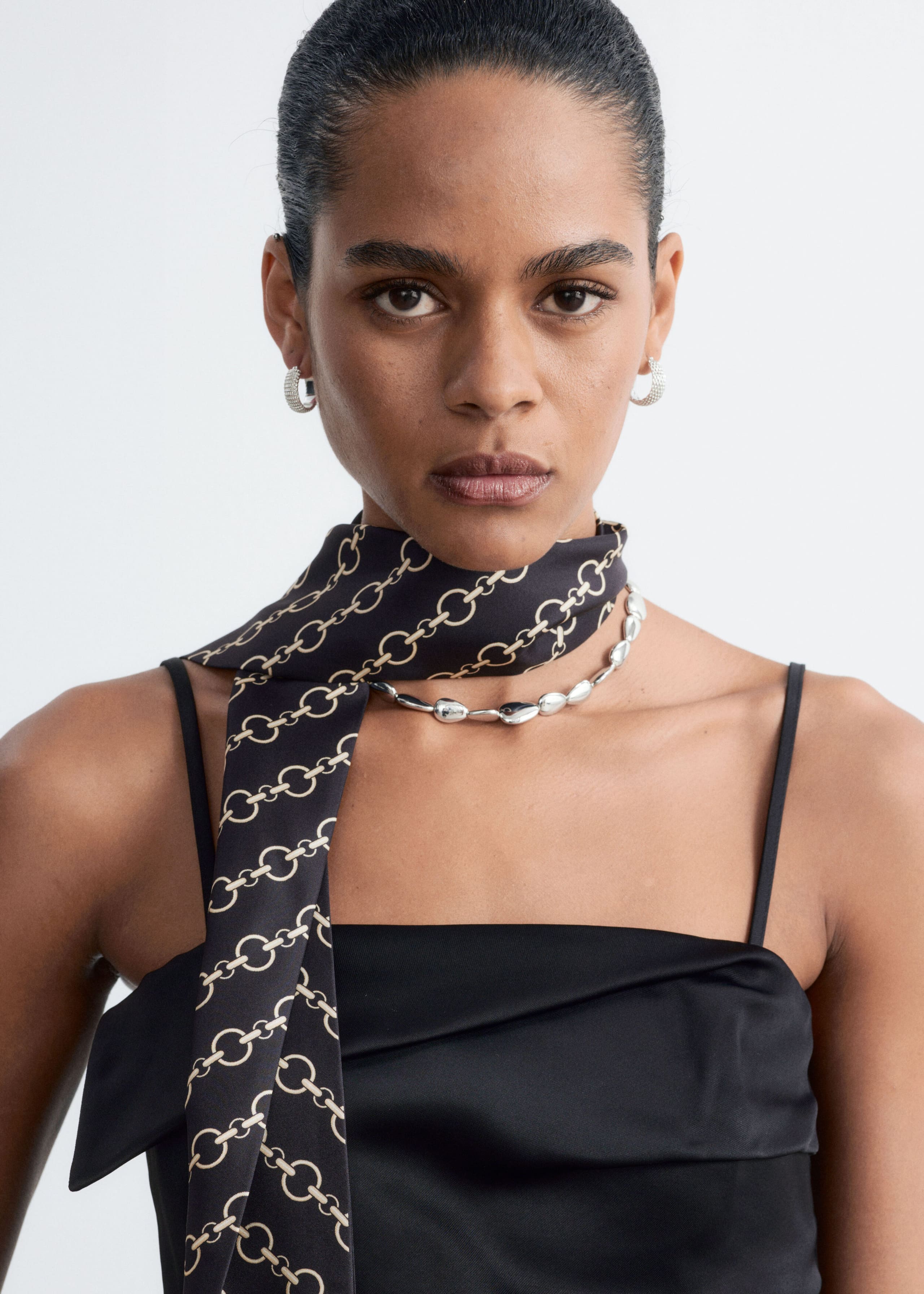 Korsagen-Trägertop - Schwarz - Lookbook