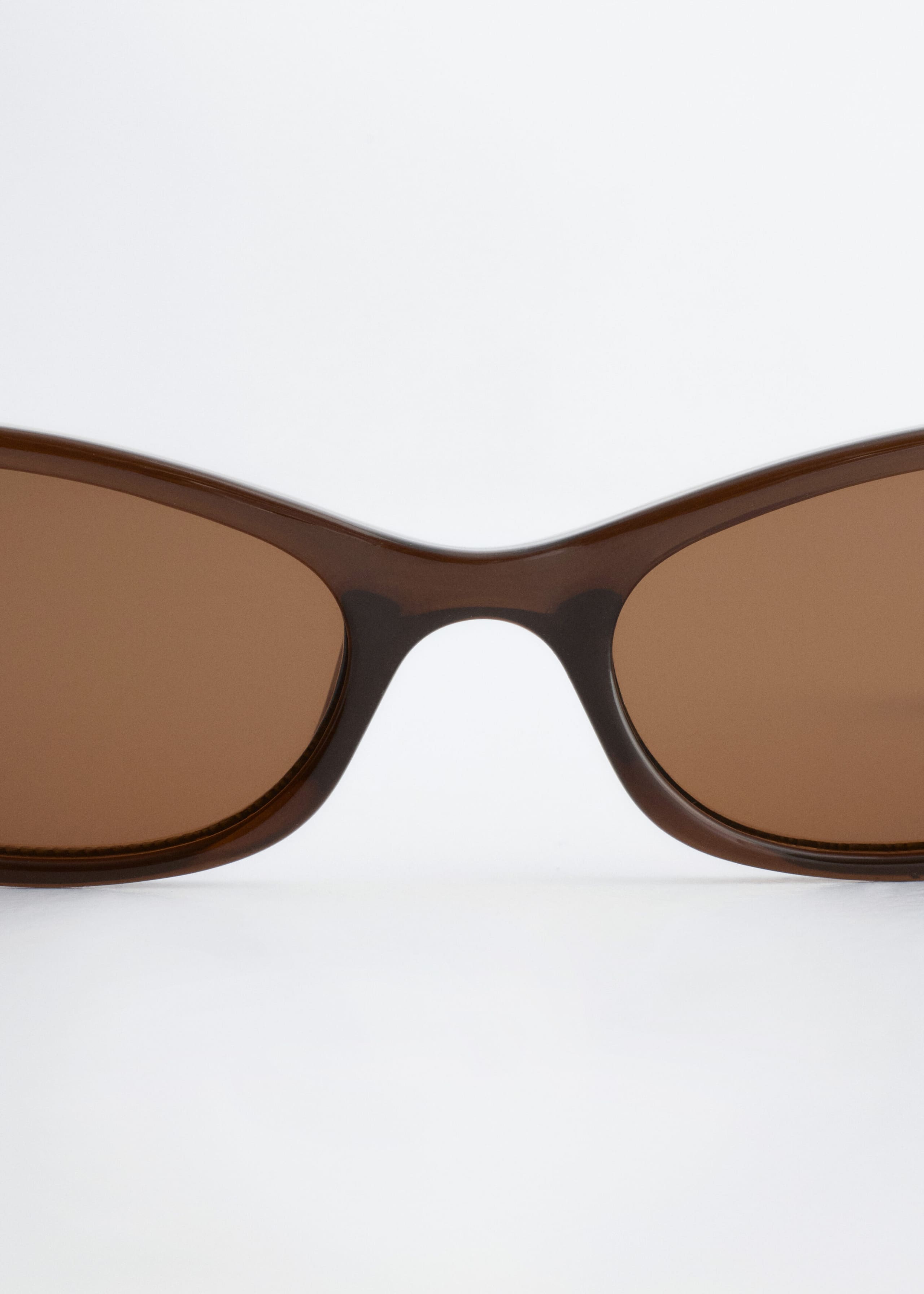 Oval Frame Sunglasses - {{variantName}} - Descriptive Detail