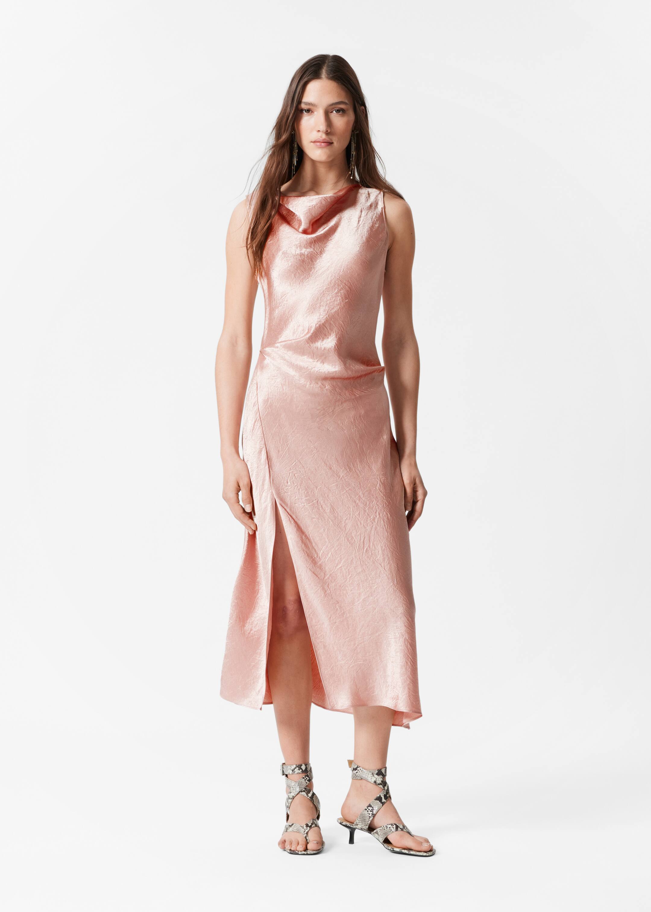 Visualizza immagine più grande: Abito midi in raso drappeggiato - Rosa chiaro - DONNA | H&M IT 1