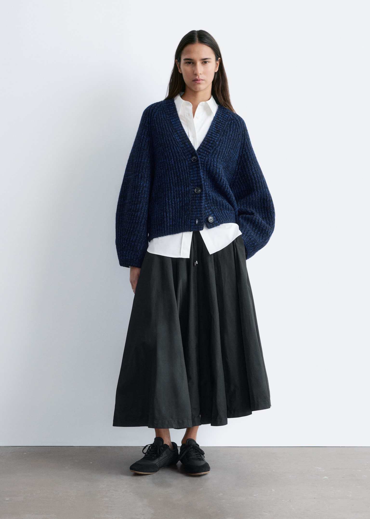 Kraftig ribstrikket cardigan - Blåmeleret/Mørkebrun - 1