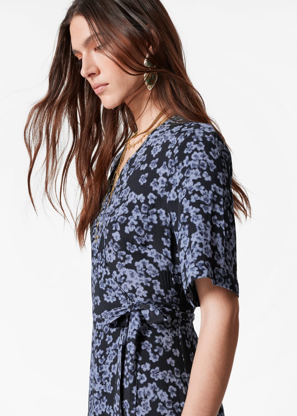 Robe portefeuille midi - Motif fleuri bleu - Lookbook