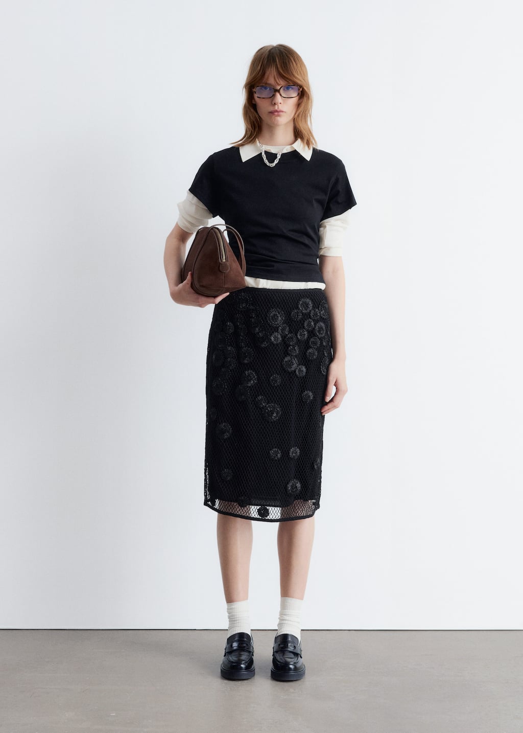 Image of Falda midi de malla con apliques florales