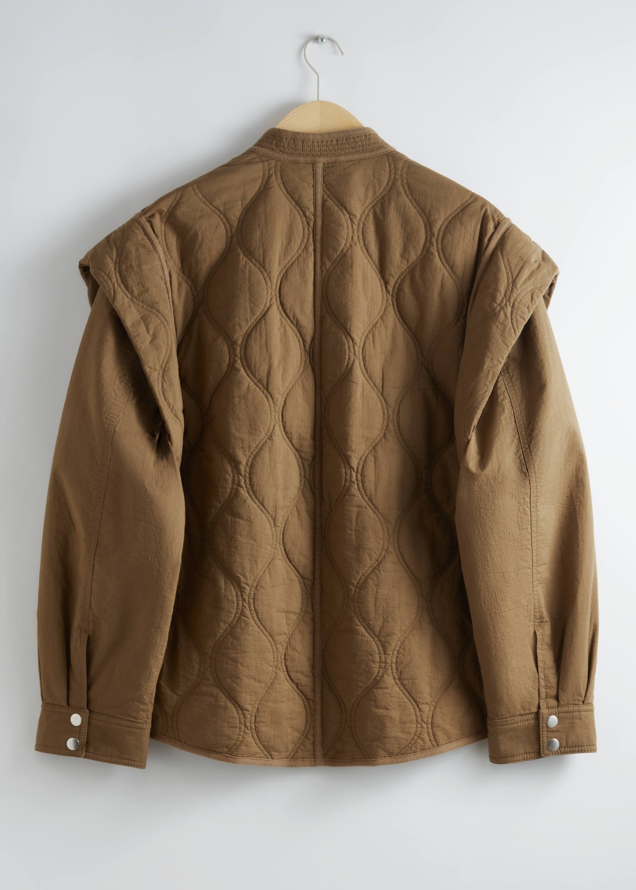 Vis større bilde: Vattert jakke med forlenget skulder - Mørk beige - DAME | H&M NO 2
