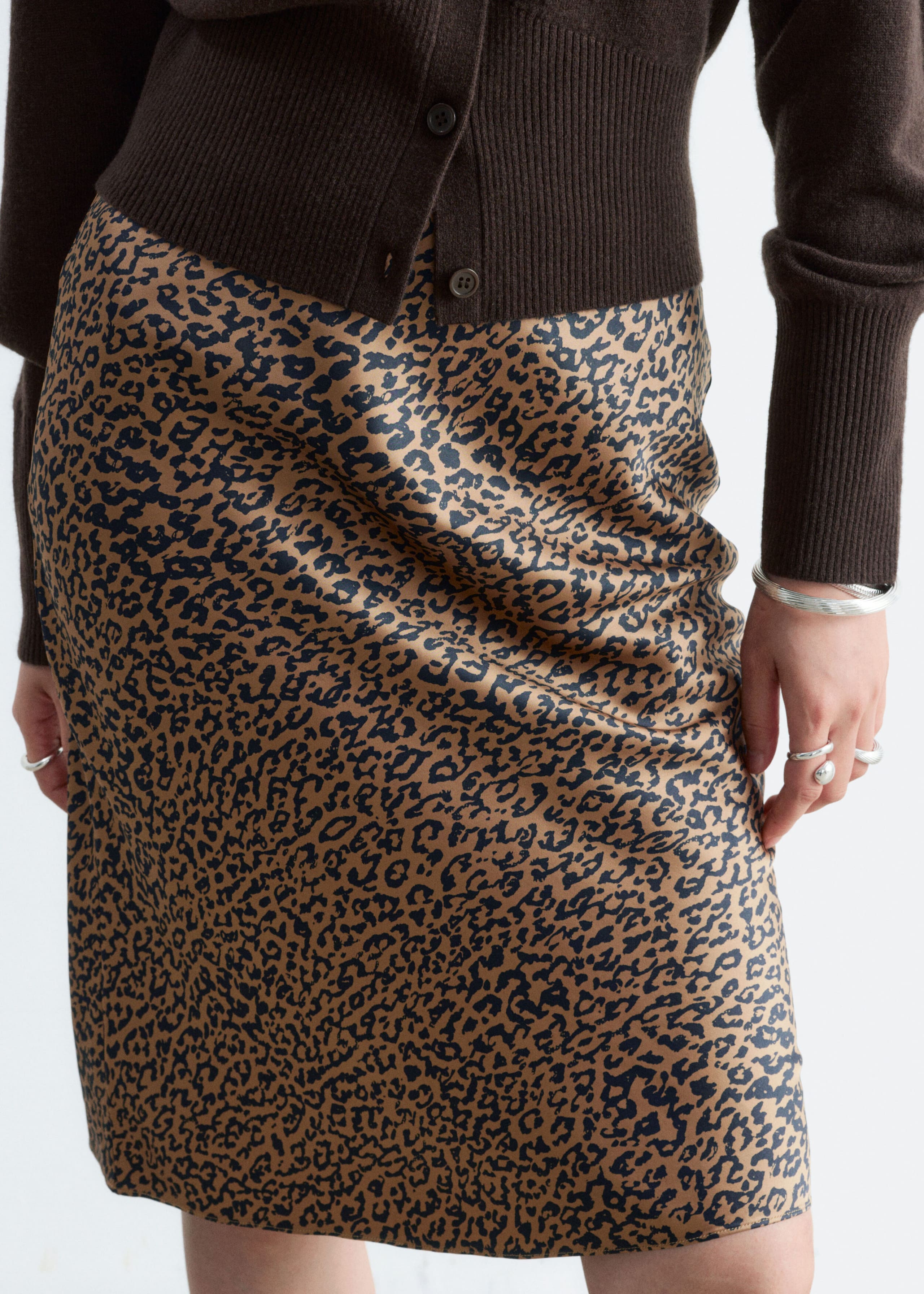 Gonna in raso con stampa dal motivo leopardato - Beige/Stampa leopardata - Lookbook