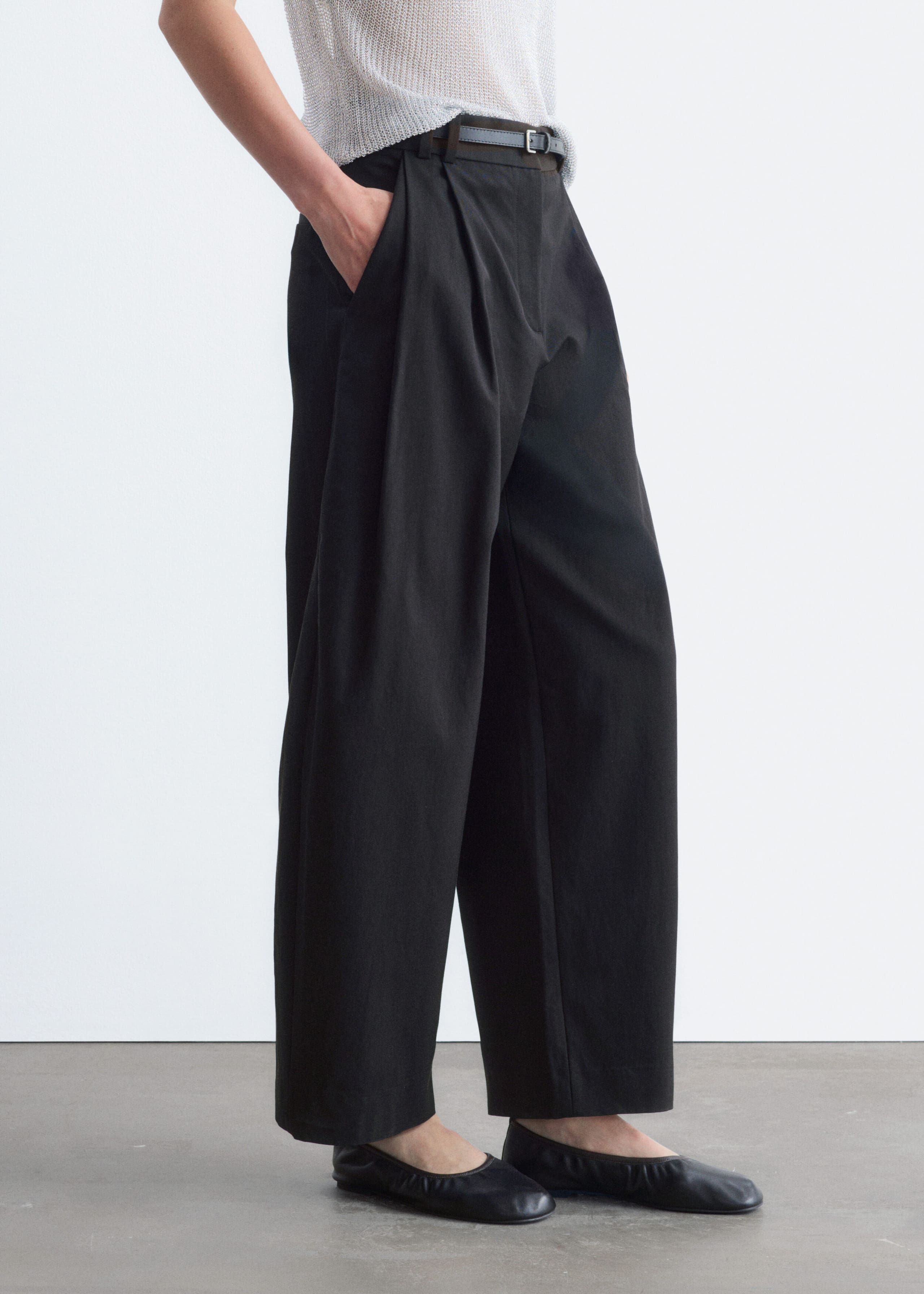 Barrel‑Leg Cropped Trousers - Off White - Lookbook