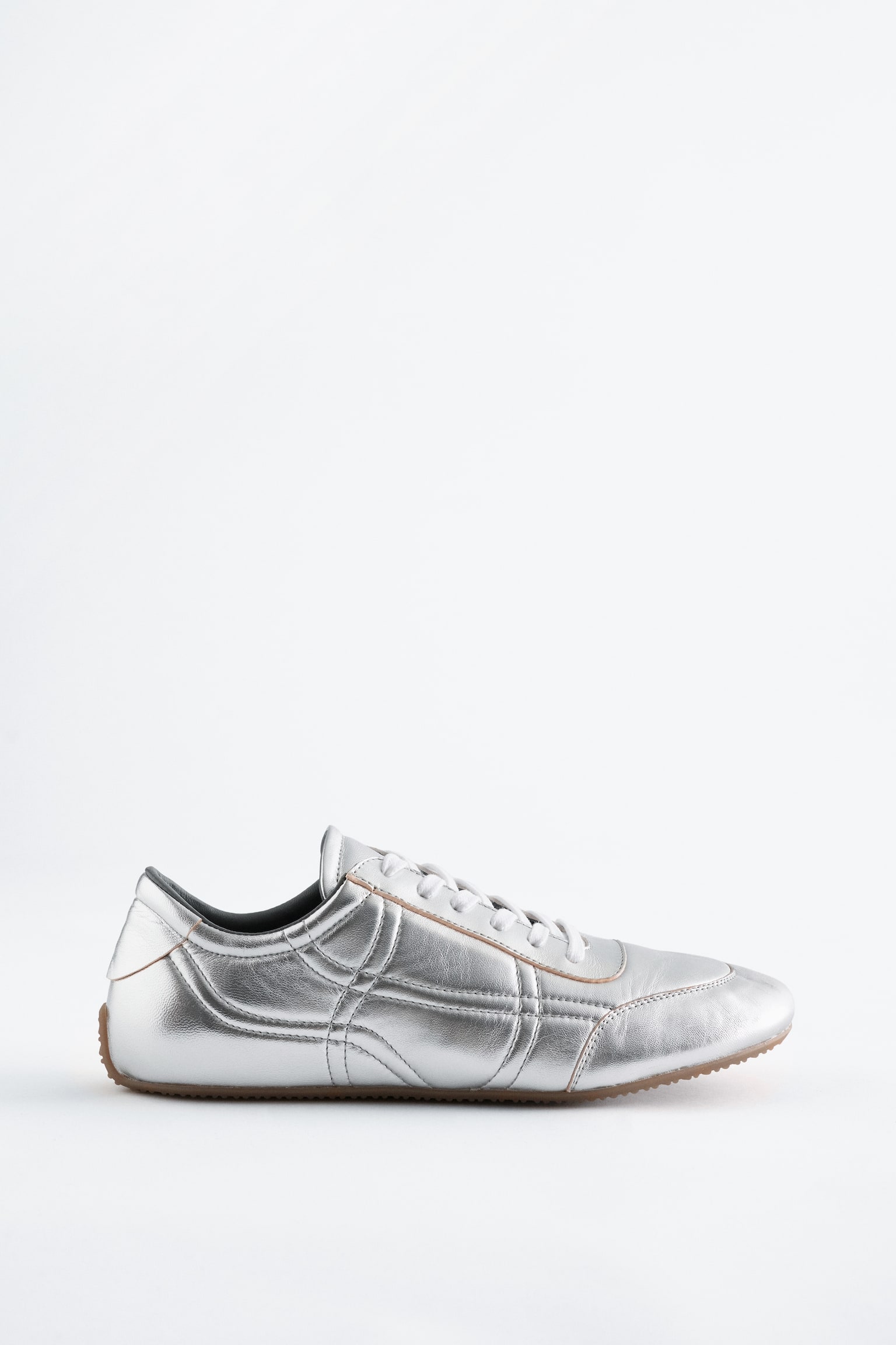 Minimalistische Sneaker aus Leder - Silber - 2