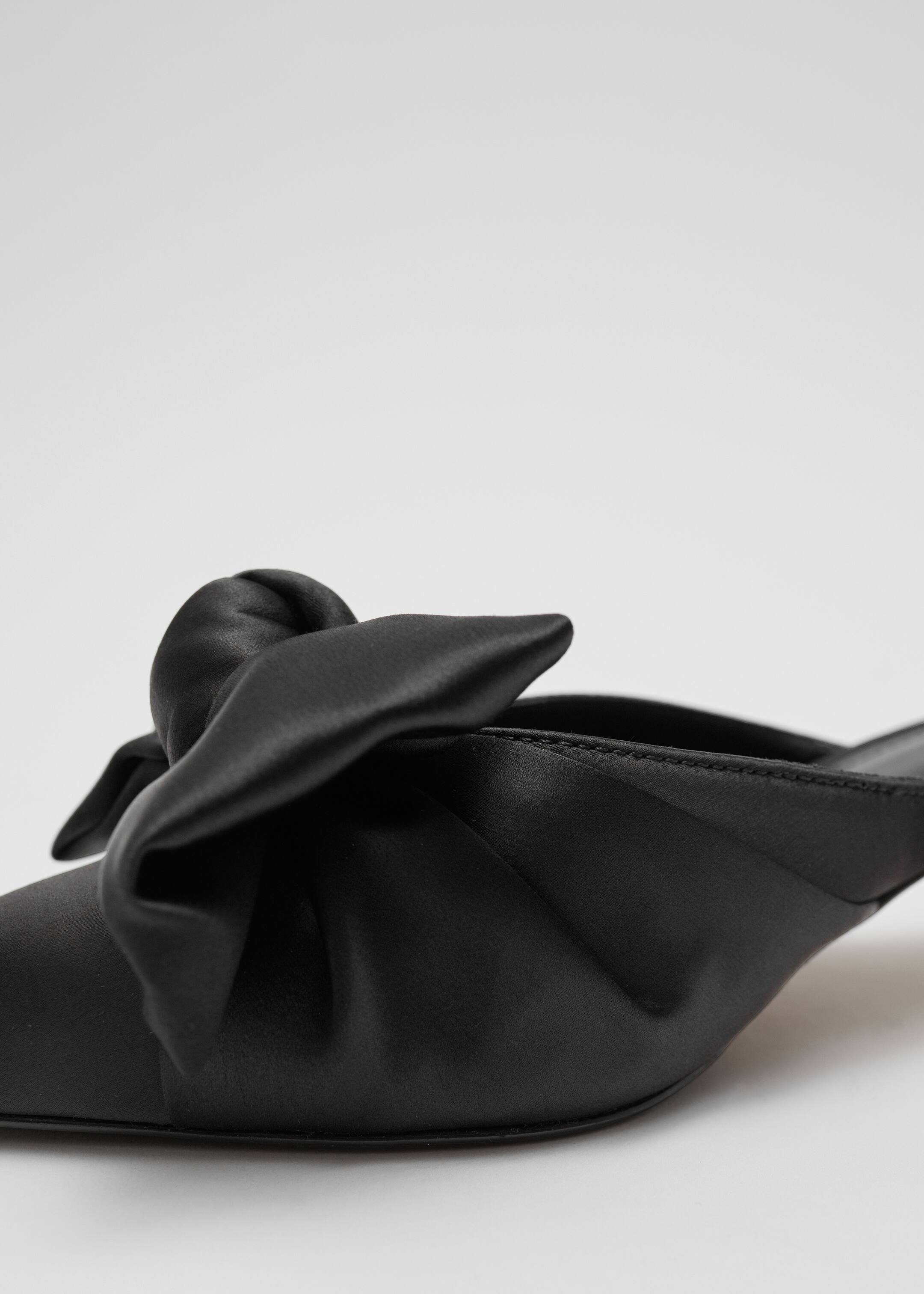 Agrandir l'image: Mules en satin avec nœud souple - Noir - FEMME | H&M CH 5