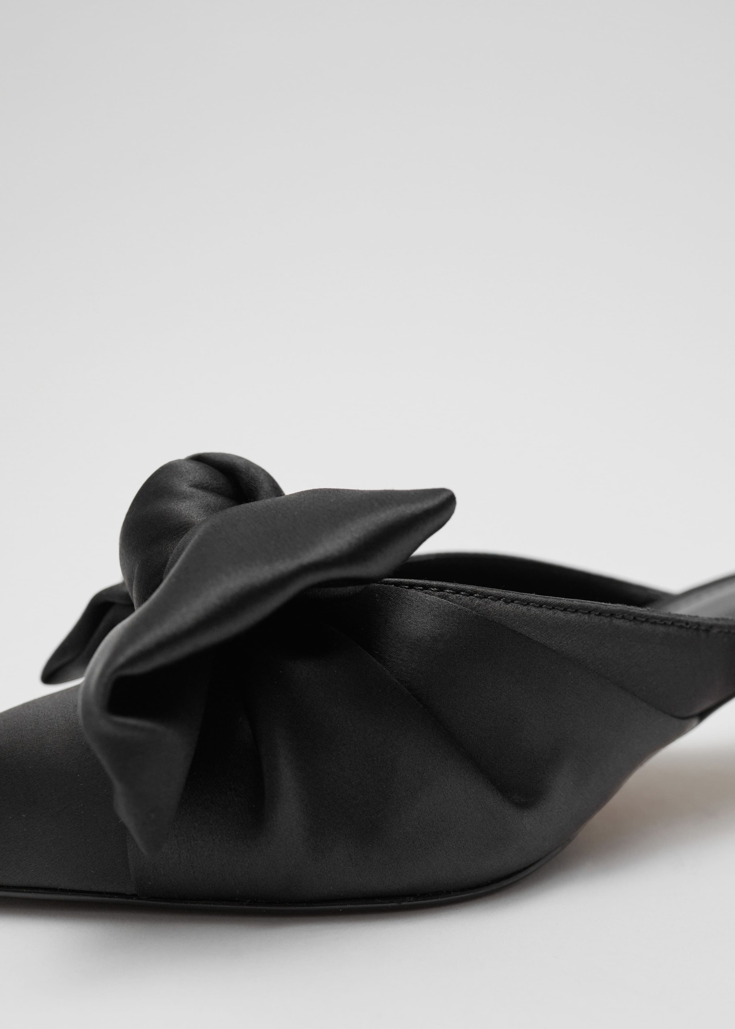 Soft Bow Satin Pumps - {{variantName}} - Descriptive Detail