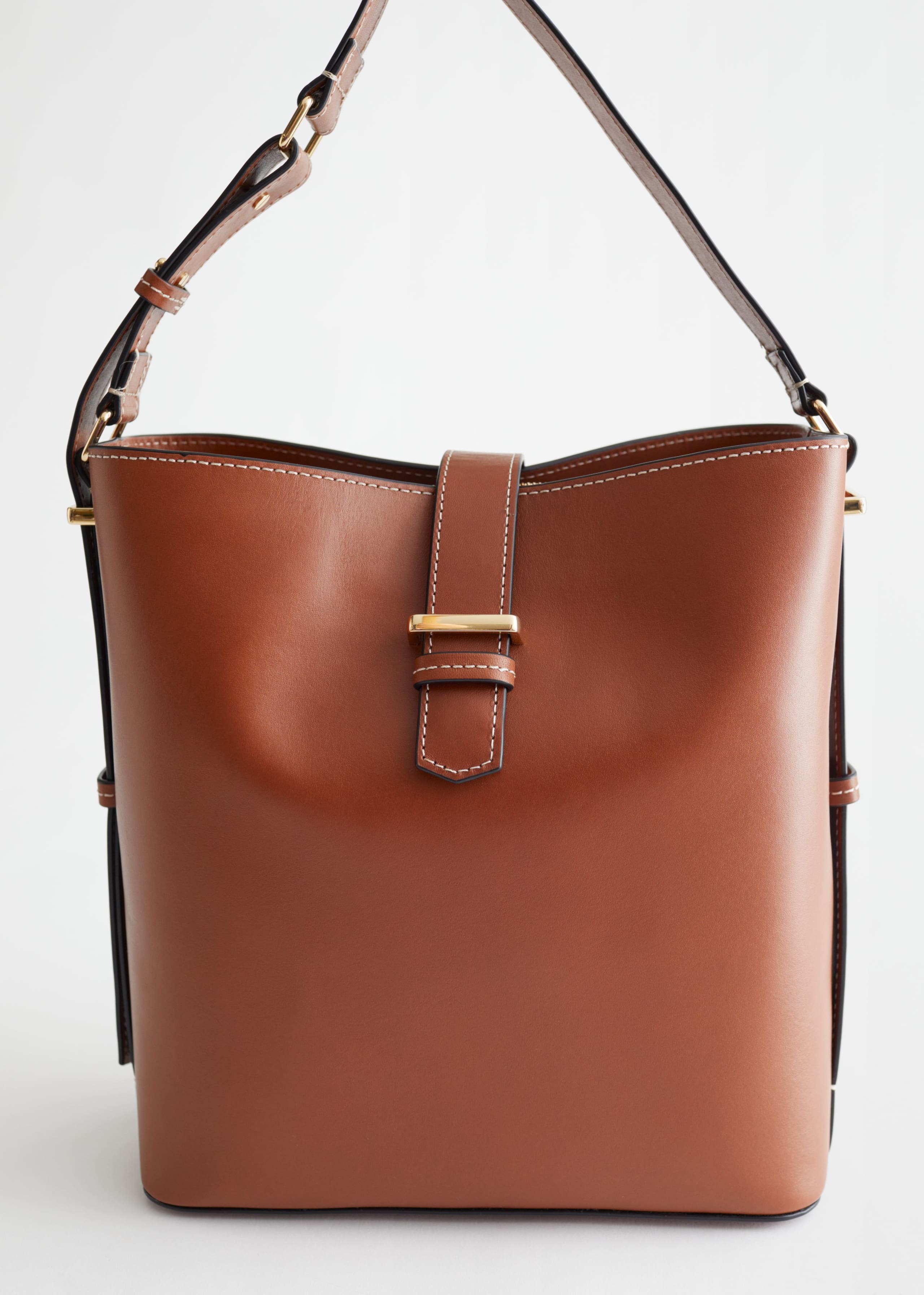 LargeLeatherShoulderBag - {{variantName}} - Descrizione dettagliata