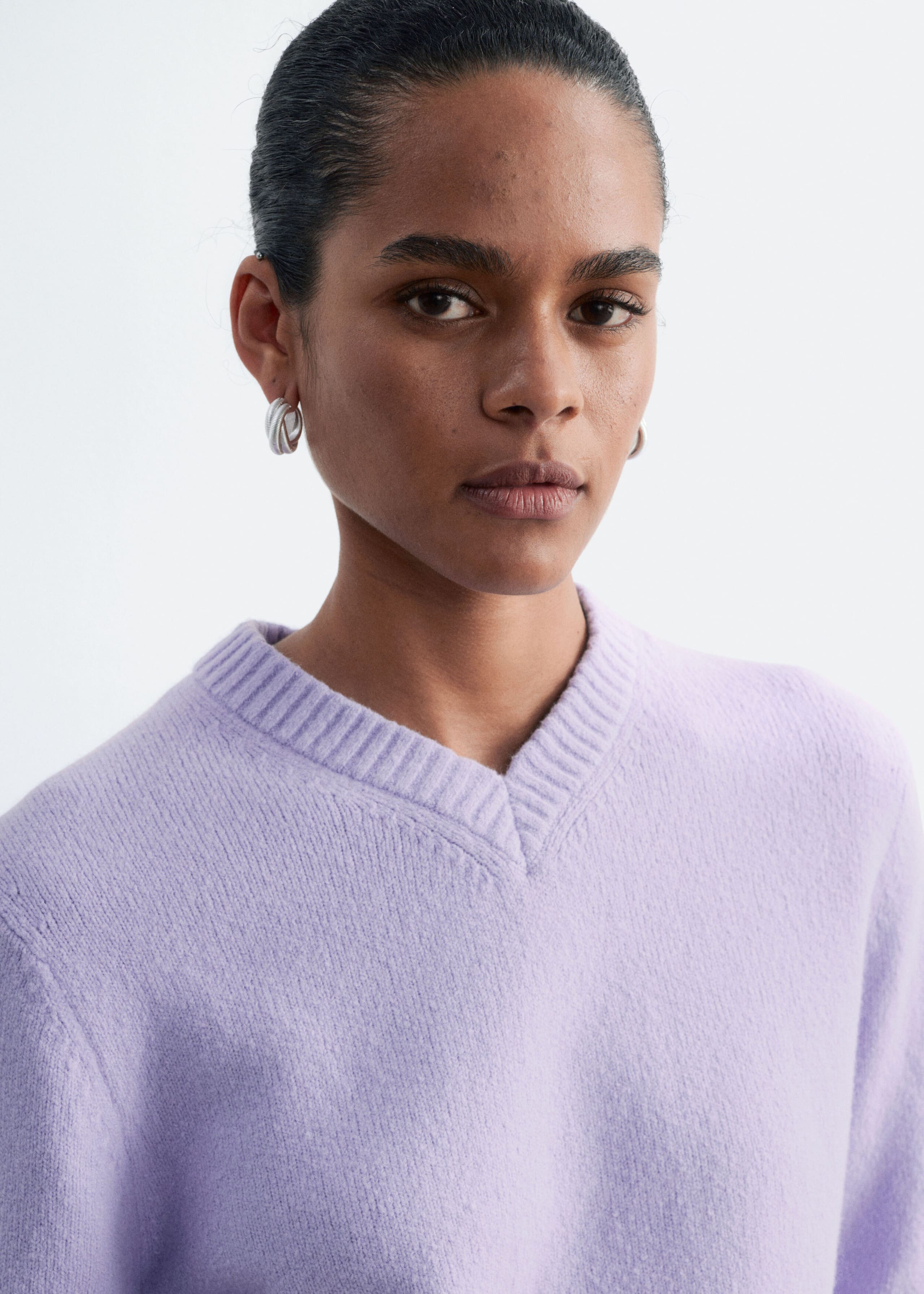 V-Neck Jumper - Dark Red - Lookbook