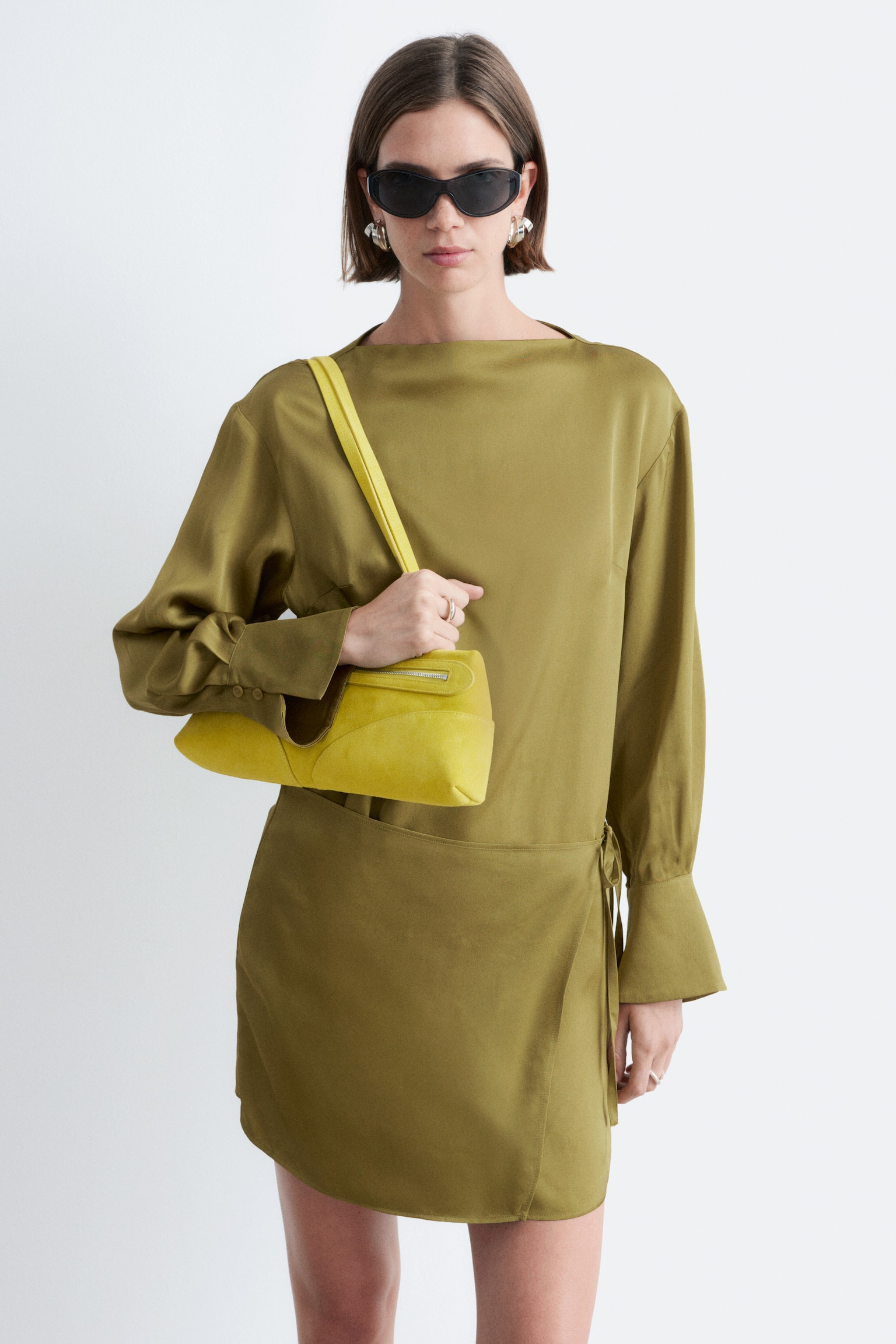 Minikjole i satin med bindebånd - Grøn/Mørkebrun/hvide prikker - 5