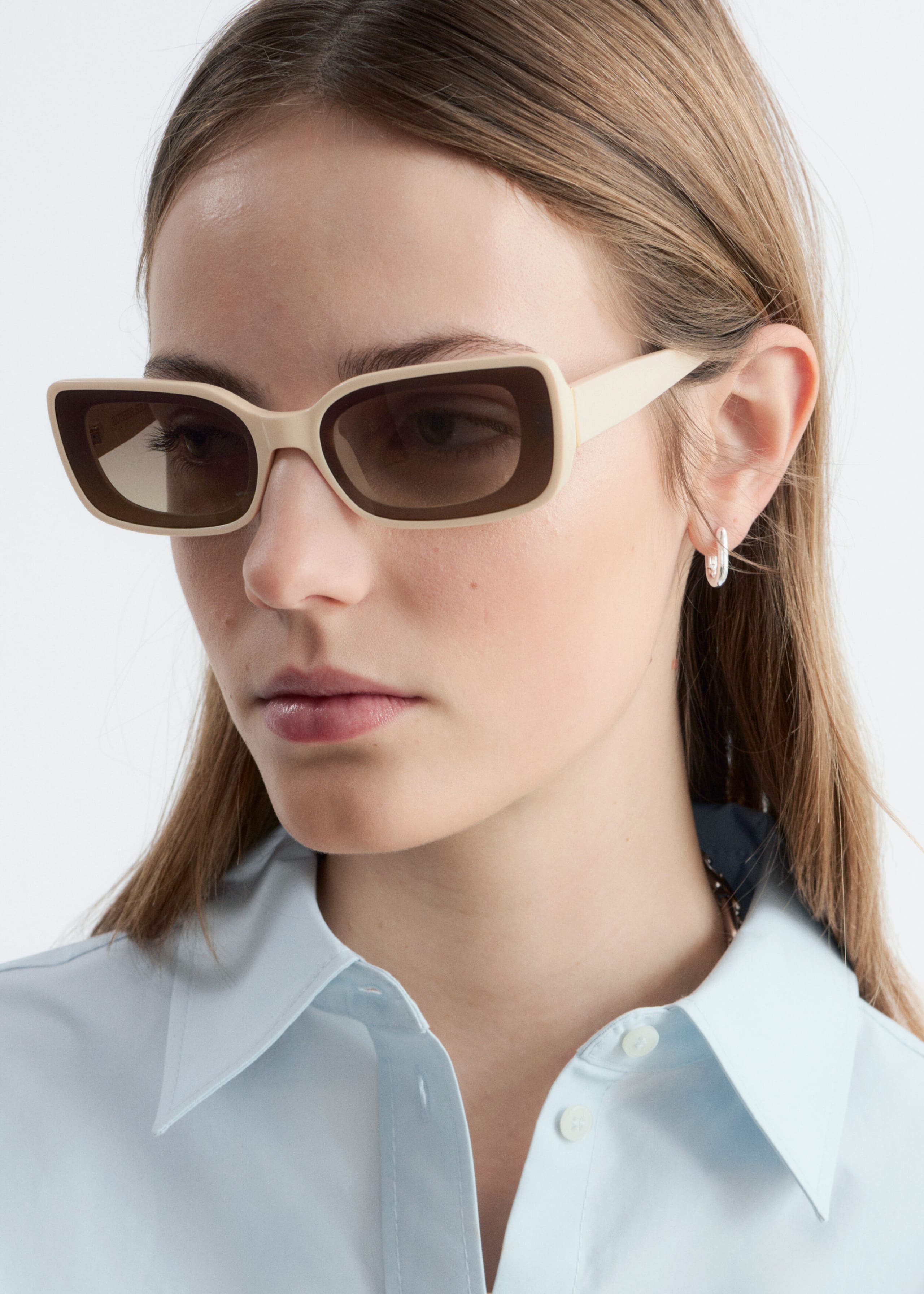 Image of Occhiali da sole con montatura rettangolare spessa