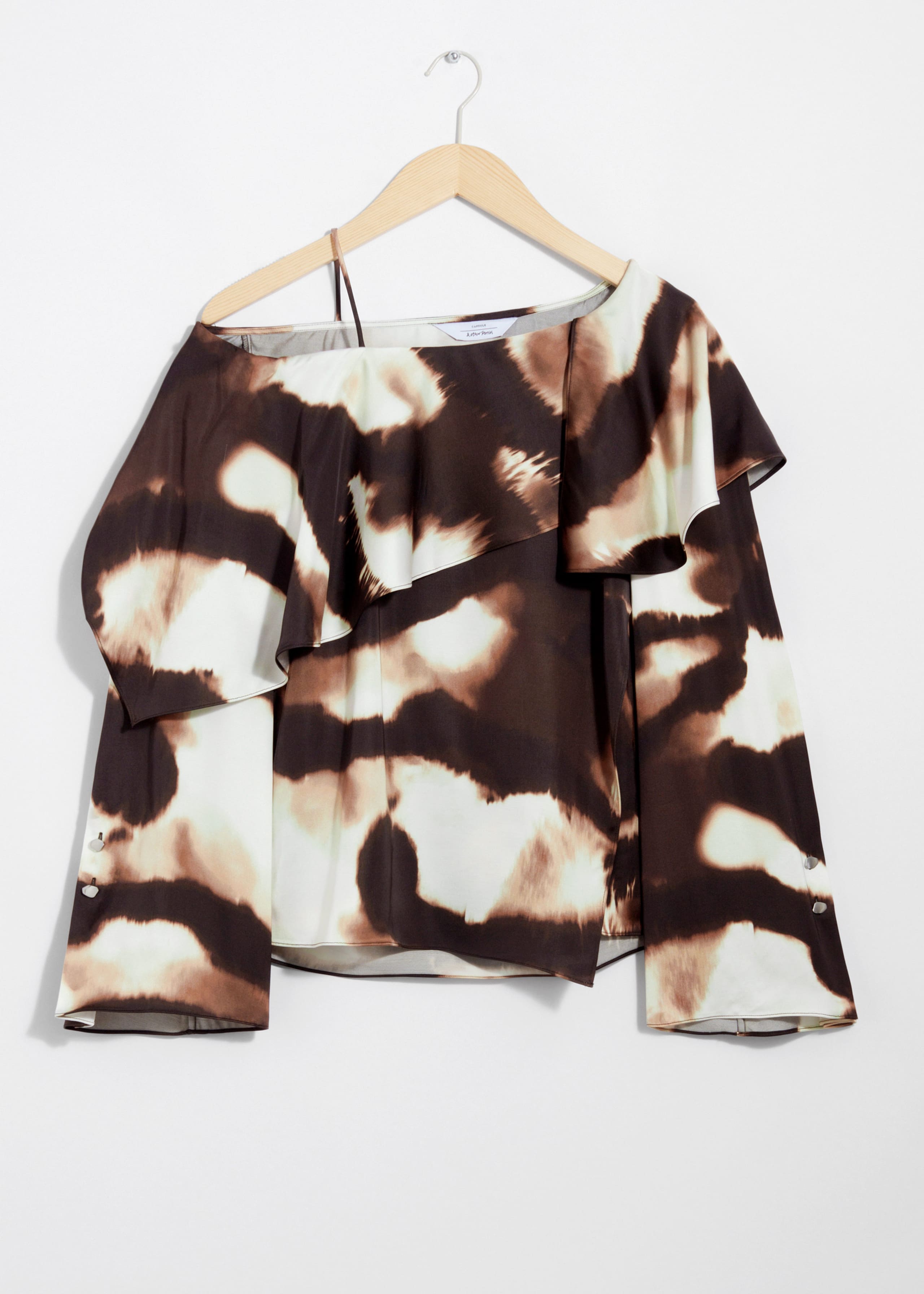 Asymmetrisk satinblus – Brun – stilleben