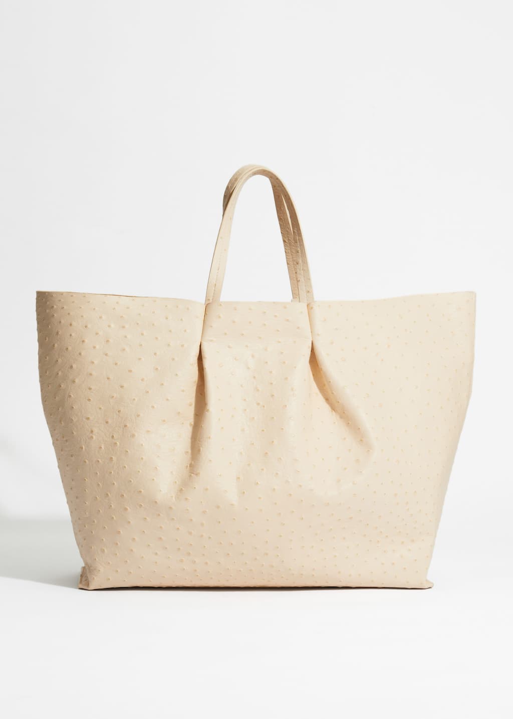 Bolso grande de piel con relieve
