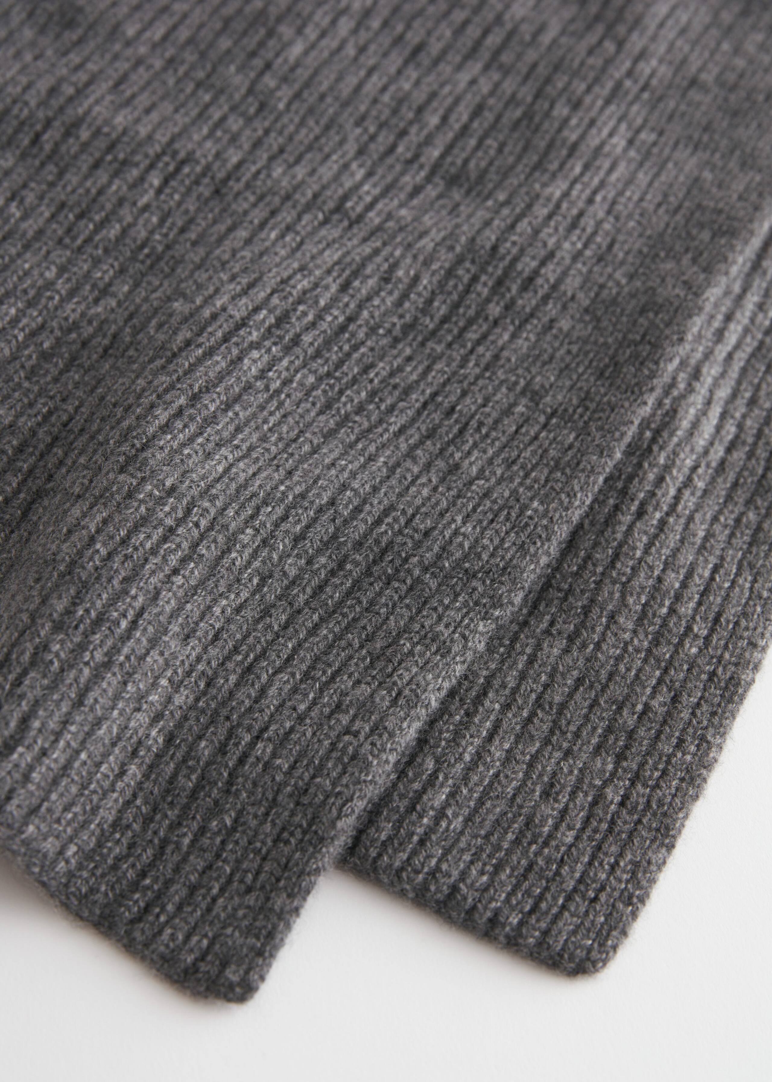 Cashmere Ribbed Knit Scarf - {{variantName}} - Descriptive Detail