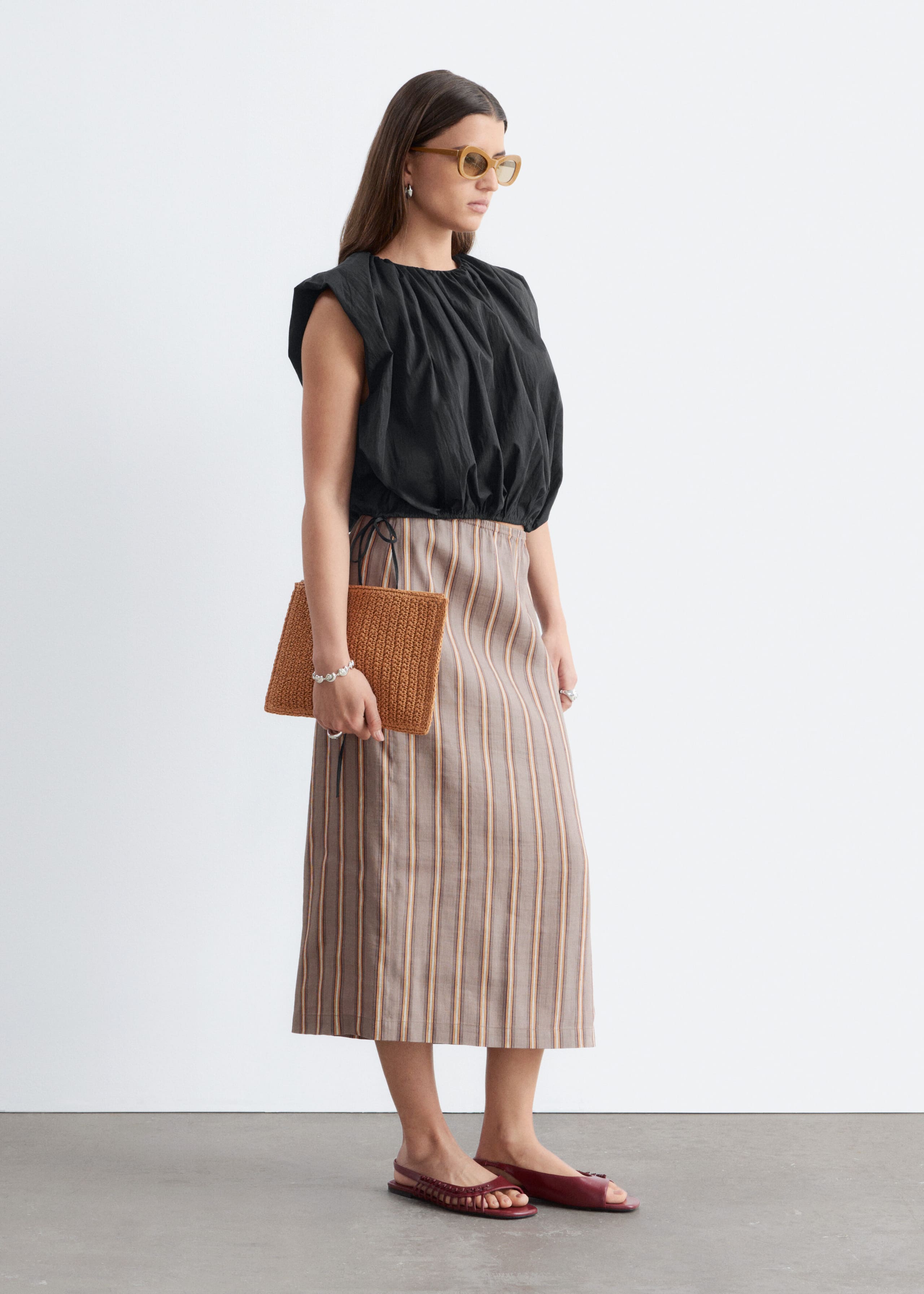 Crop top con arricciature - Nero - Lookbook