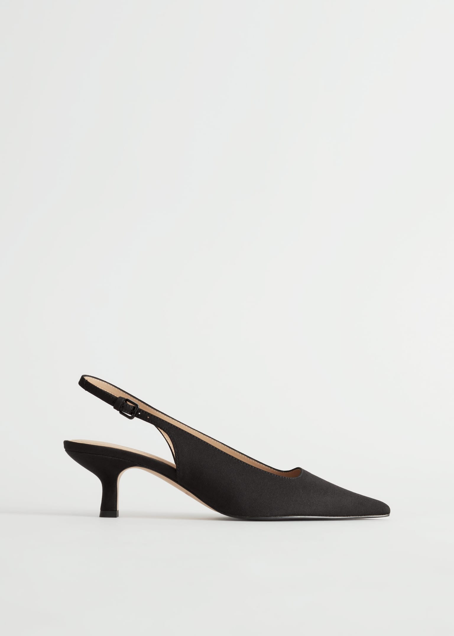 Spitz zulaufende Pumps mit Fersenriemen - Schwarz/Mahagoni