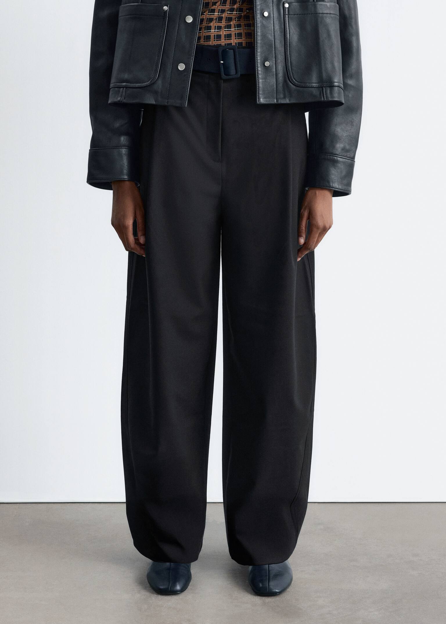 ג'ינסים בגזרה רחבה - שחור - 4