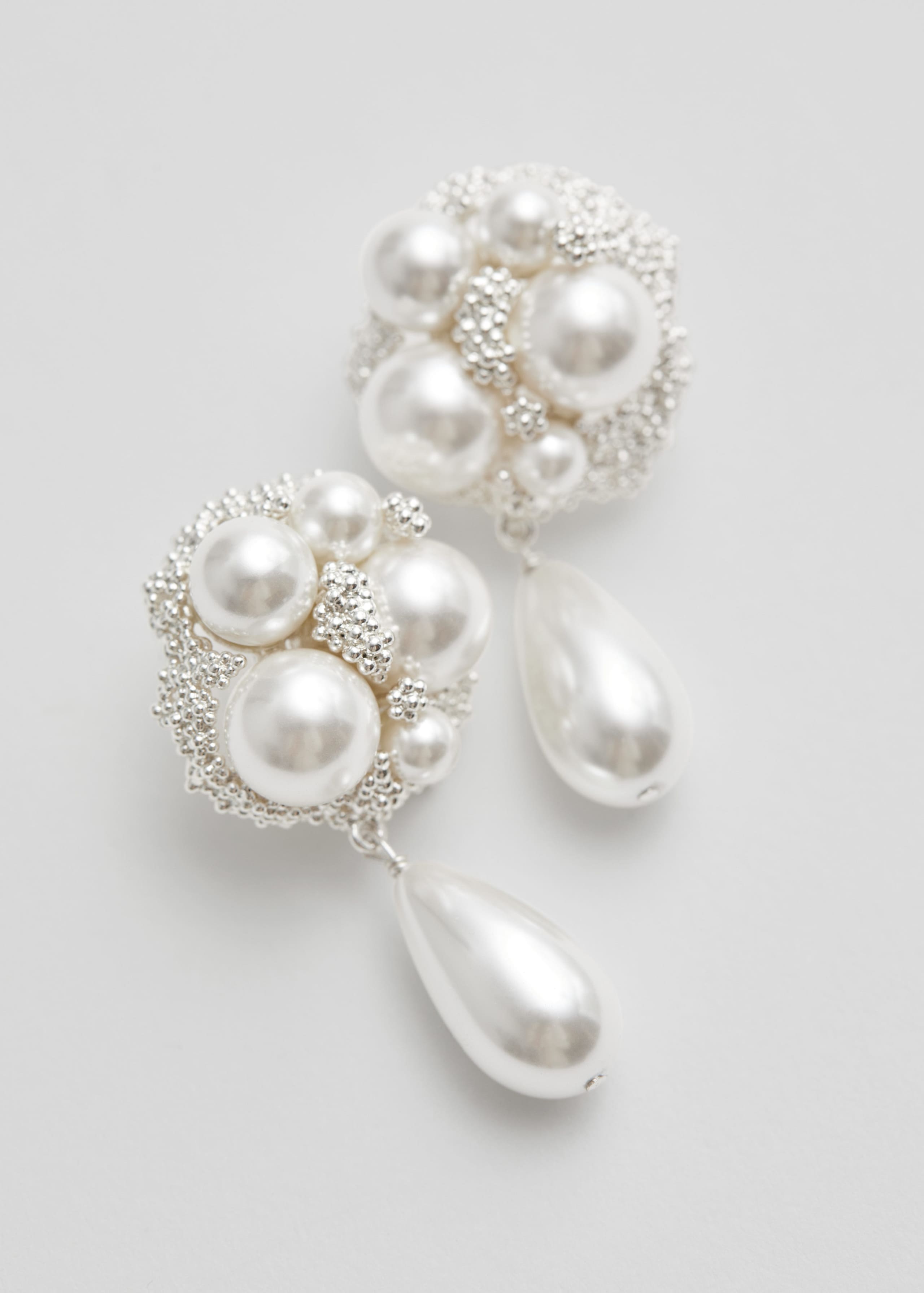 Barocke Perlenohrringe - Perlen/Silber - Stillleben