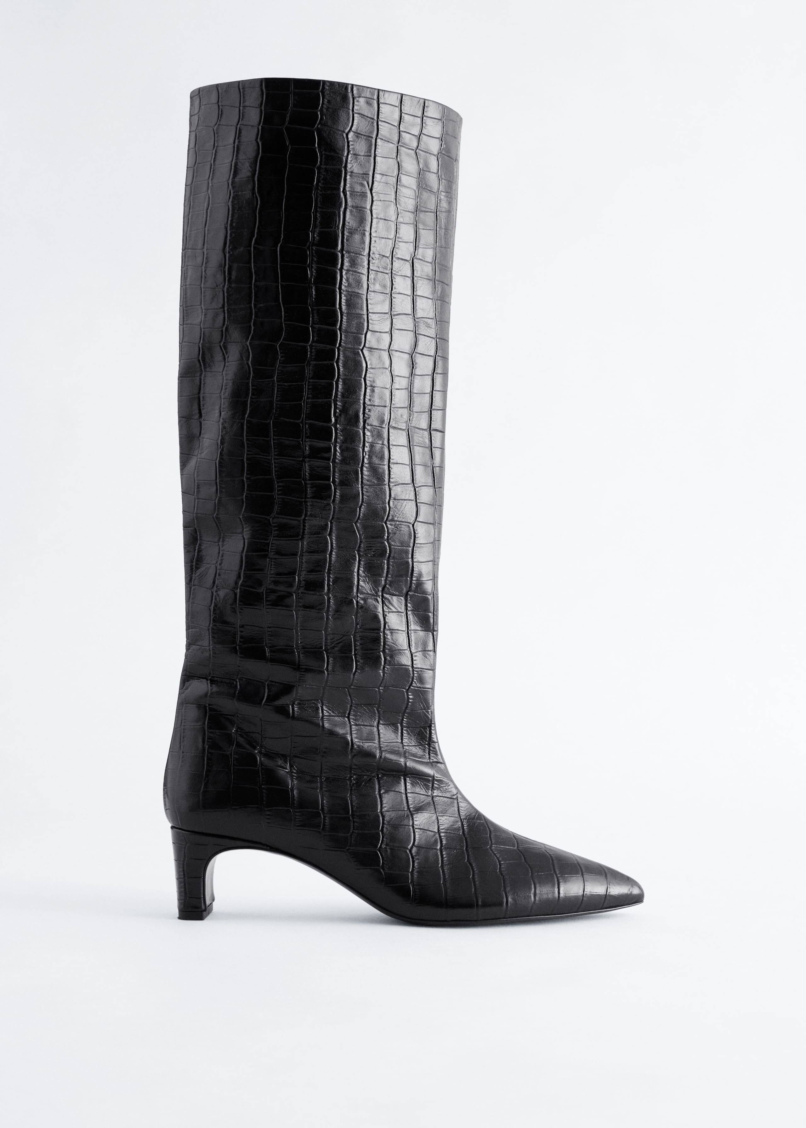 Image of Kniehohe Lederstiefel mit Kitten-Heel