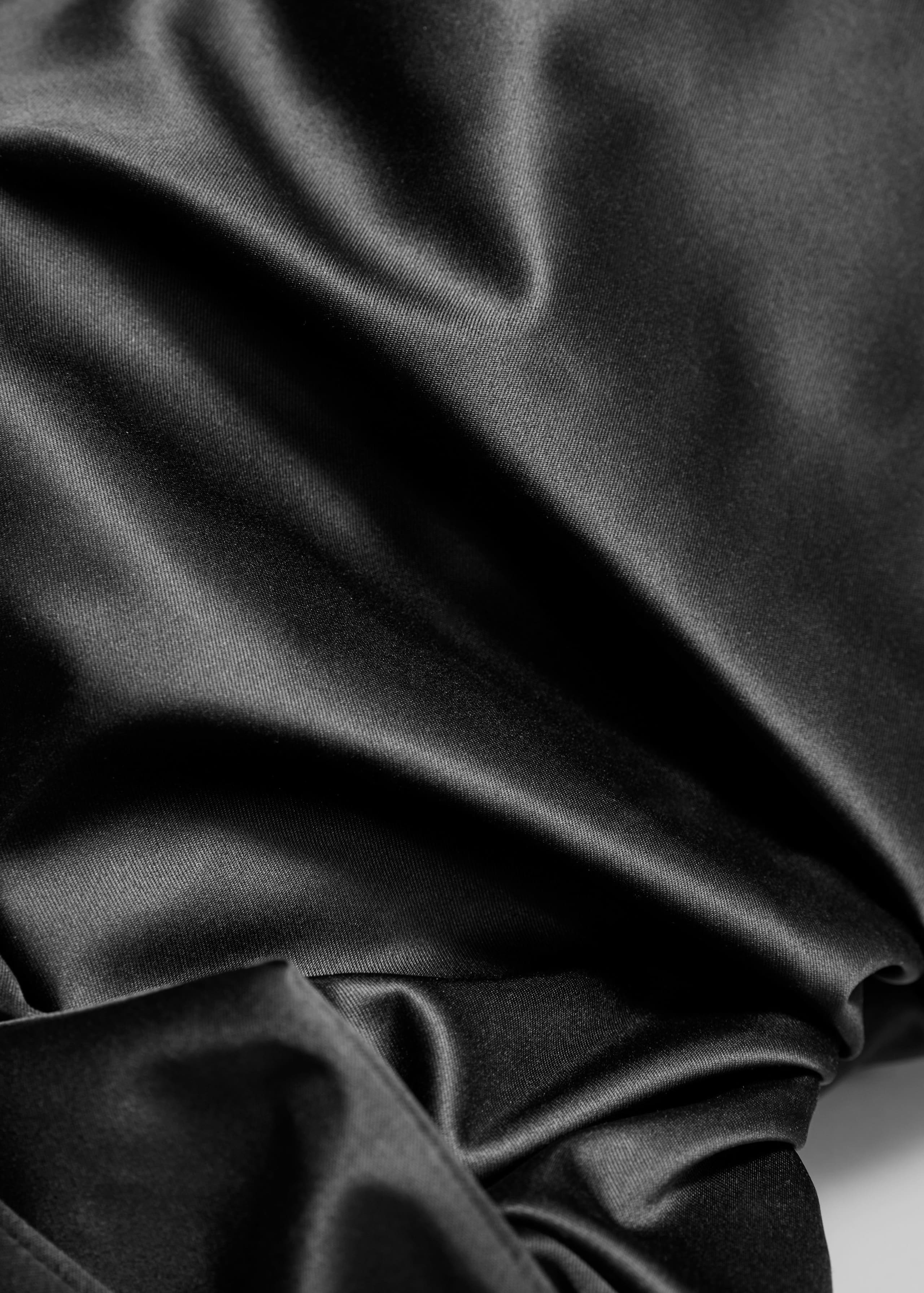Large Satin Shoulder Bag - {{variantName}} - Descriptive Detail